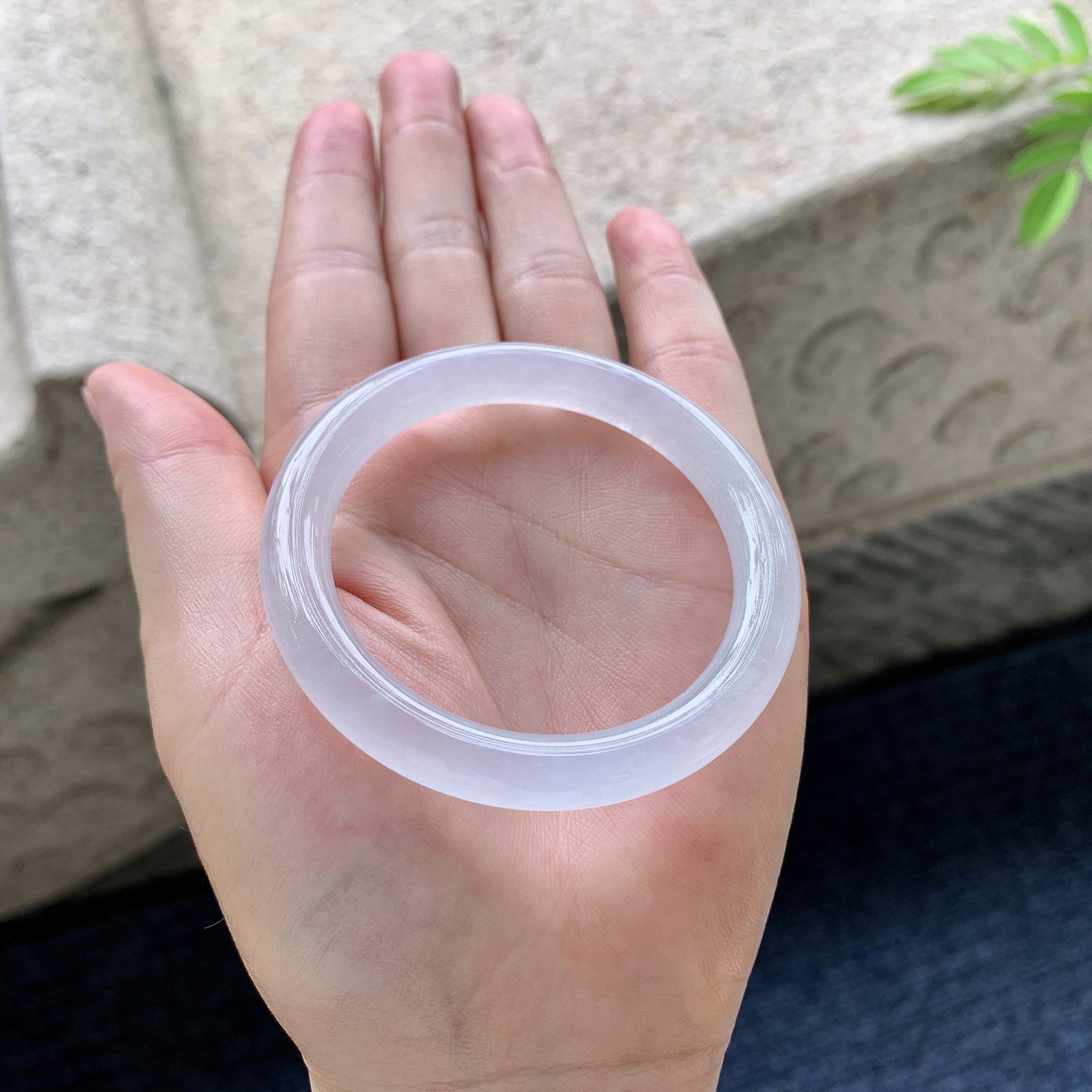 圆条48 49 圈口49/7.8/7.8 编码G9092520 冰种，清透，水润，种老，细腻，有纹线