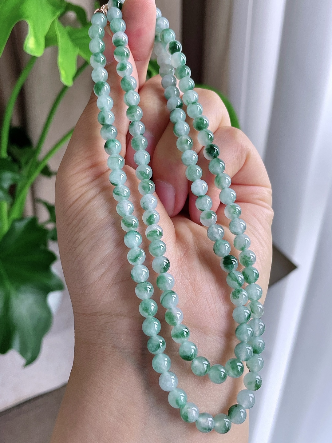 【珠子】冰种飘花项链圆珠珠子项链 【说明】缅甸 性比高 【尺寸】5.7mm 32cm 【重量】37