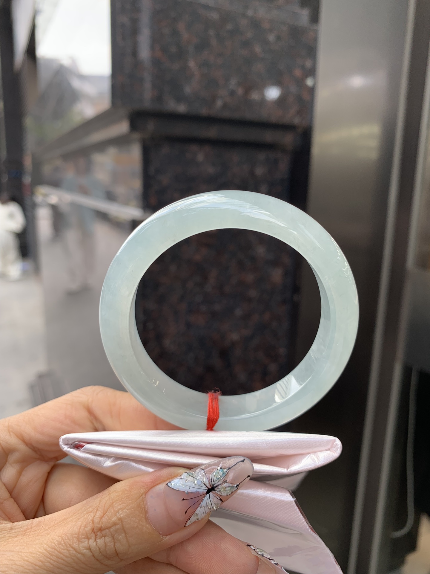 冰晴绿正圈 54.2-8.2-12 0315-N217 打灯棉絮，底妆冰润细腻，满圈淡雅晴绿，像初春