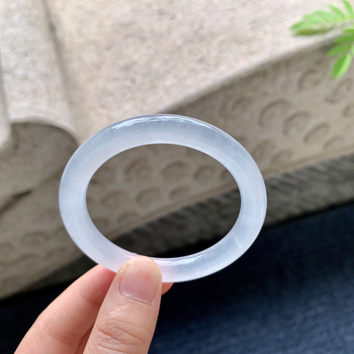 圆条48 49 圈口49/7.8/7.8 编码G9092520 冰种，清透，水润，种老，细腻，有纹线