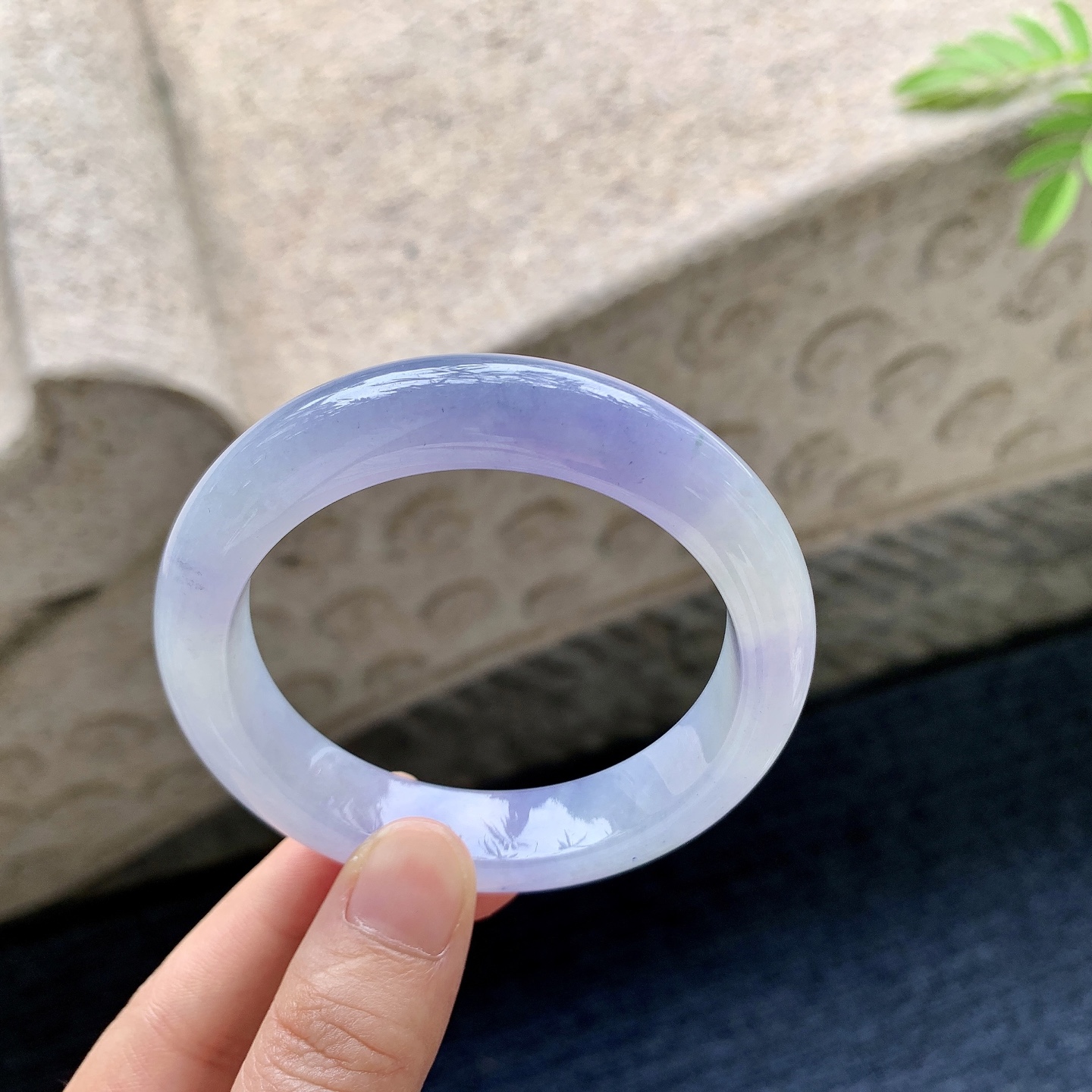 正圈53 54 圈口54/12.3/8.8 编码A6092510 冰糯，水润，种老，细腻，打灯有絮线