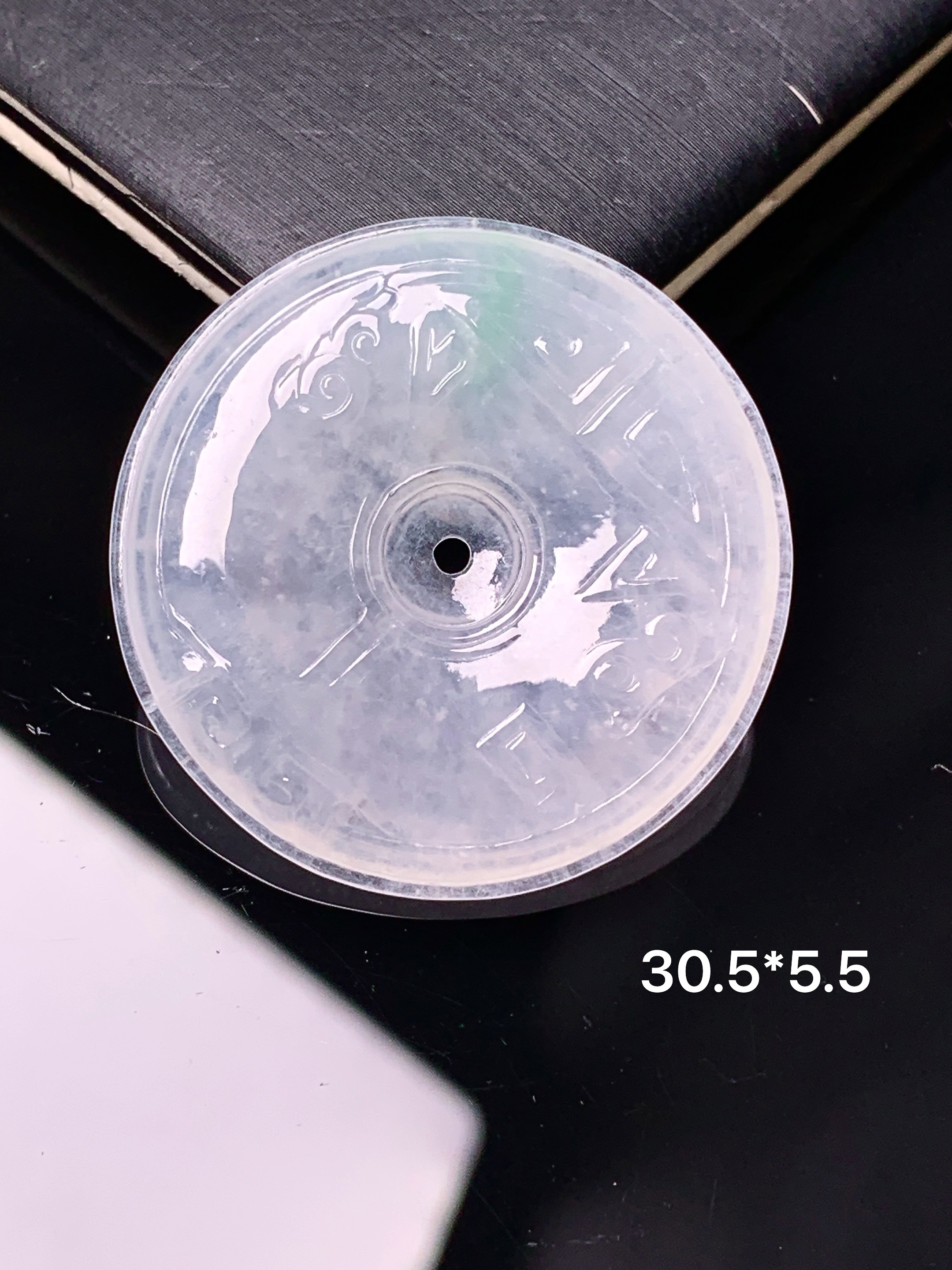 冰种仿古平安扣吊坠 玉质细腻 色泽艳丽清新 水润亮眼 整体尺寸30.5*5.5 d1