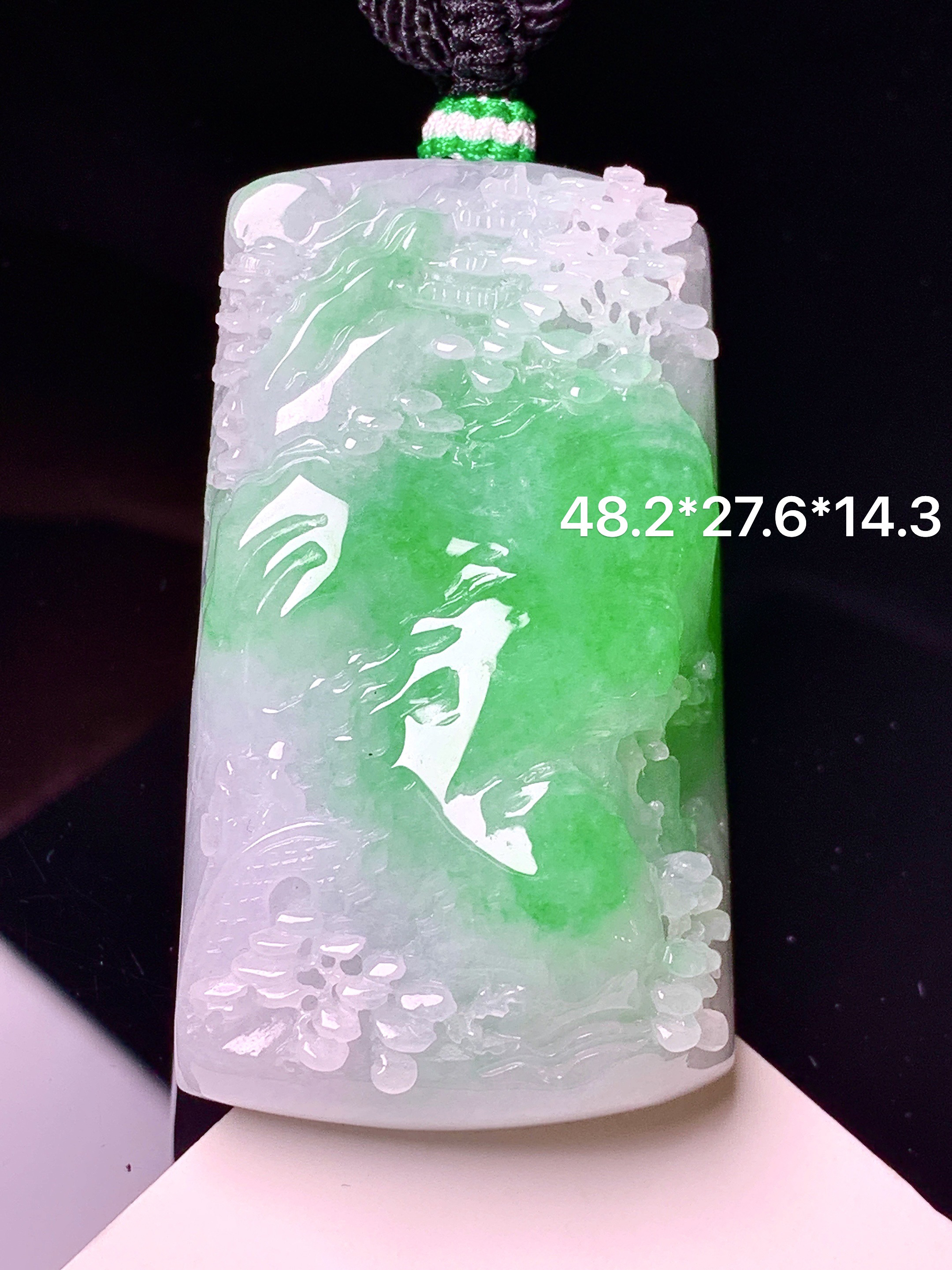 飘黄山水牌子吊坠 玉质细腻 色泽艳丽清新 水润亮眼 整体尺寸48.2*27.6*14.3 a5