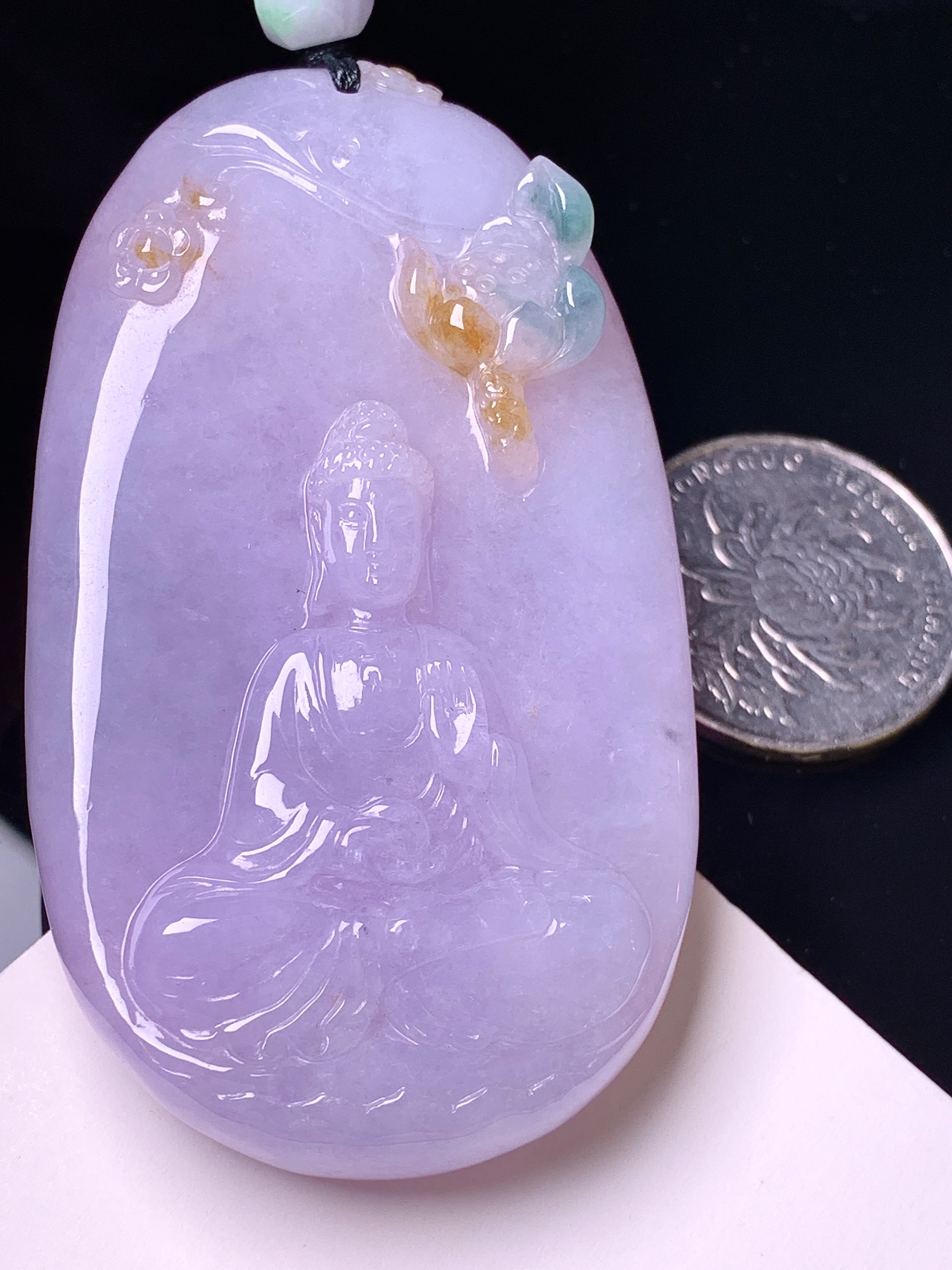 淡紫罗兰观音菩萨吊坠 玉质细腻 色泽艳丽清新 水润亮眼 整体尺寸67.2*39.6*12.8 a5