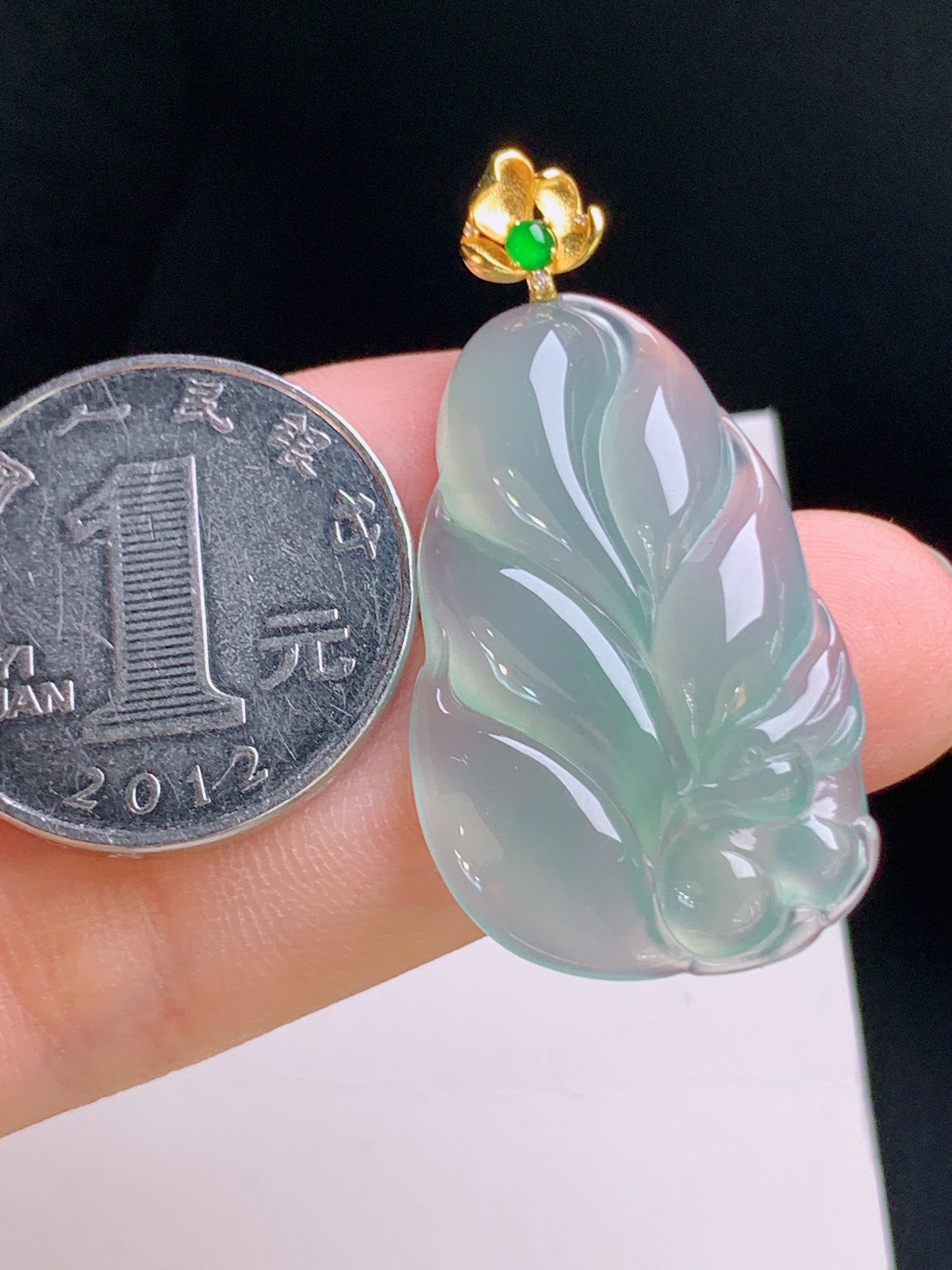 ️ 冰种飘花九尾狐吊坠，金扣搭配，绿蛋点缀，寓意事业长青，裸石33.7-20.9-5.8 整体40.8 530923