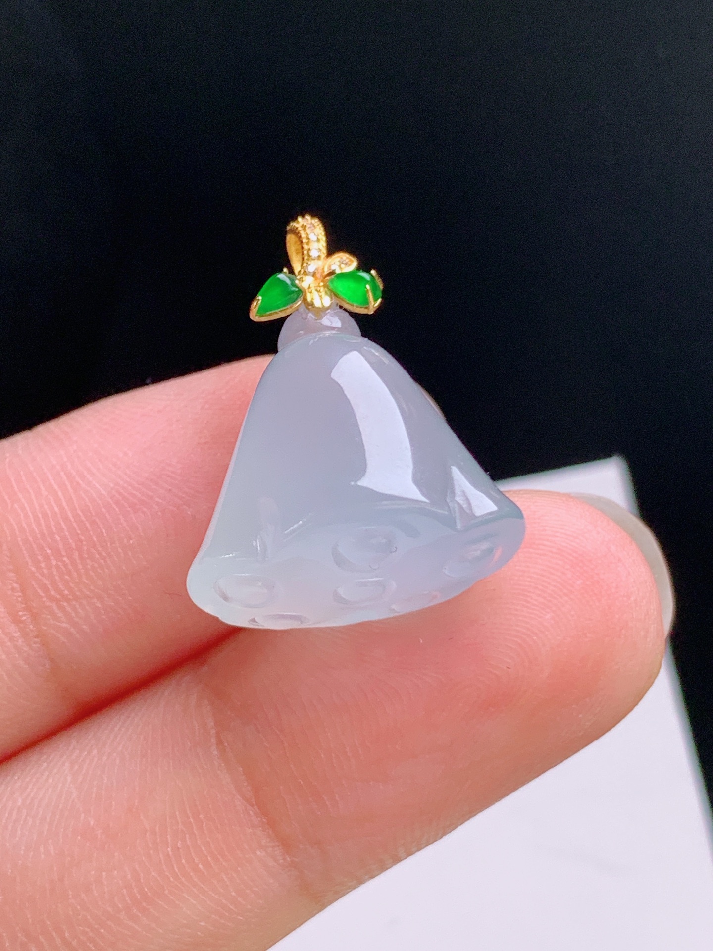 ️ 冰种莲蓬吊坠，水润通透，钻镶挂扣，寓意顺心如意，裸石15.1-16.8-12.320.9，53