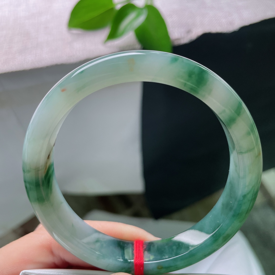 60.1/12.4/8.8，飘花正圈，无裂，一点杂质，底色温润，大片墨绿飘花随性舒展，像天然水墨画卷，胶感饱满，大气有韵味。ss59417a