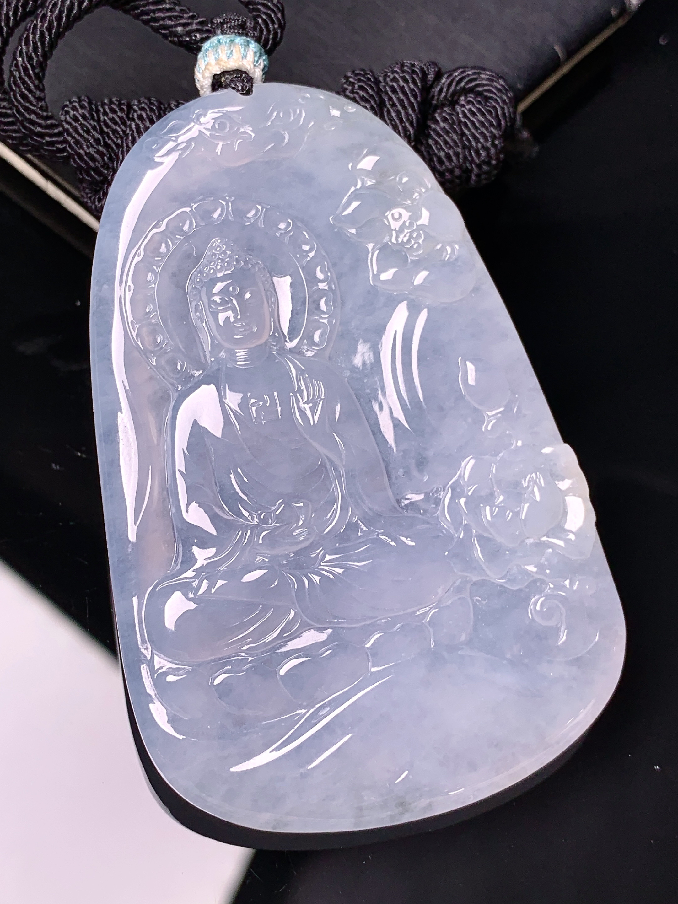 冰种大日如来佛祖吊坠 玉质细腻 色泽艳丽清新 水润亮眼 整体尺寸61*39.5*5 a5
