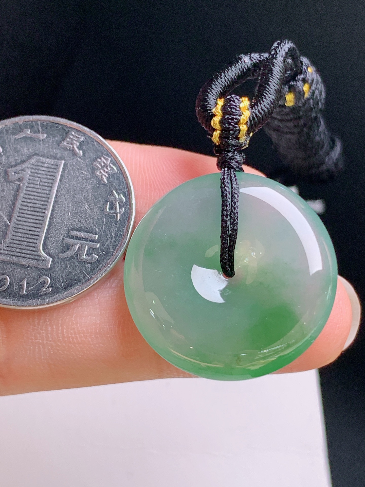 ️ 冰种飘绿平安扣，圆润饱满，编绳搭配，寓意平安圆满，裸石24.6-6