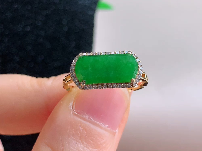 ️ 18K金伴钻马鞍戒指，无裂，尺寸13.1-5.8-2.3mm，圈口14，包A附证书