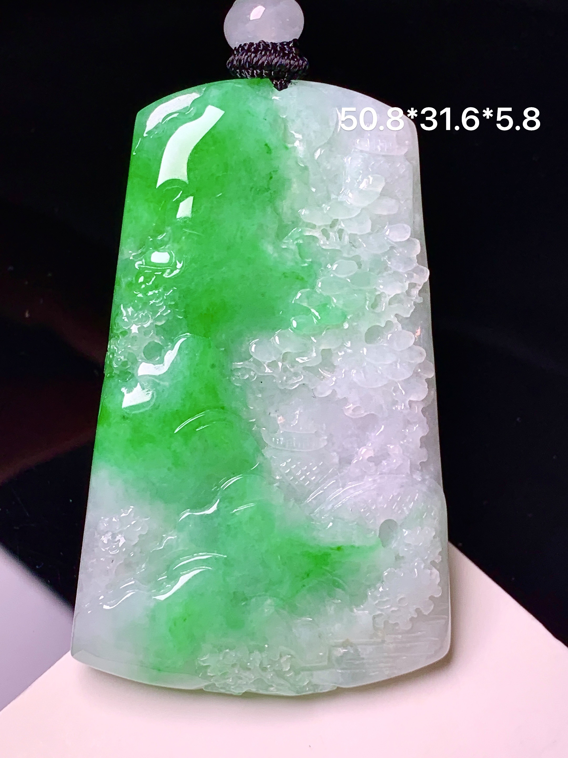 飘绿山水牌子吊坠 玉质细腻 色泽艳丽清新 水润亮眼 整体尺寸50.8*31.6*5.8 w1