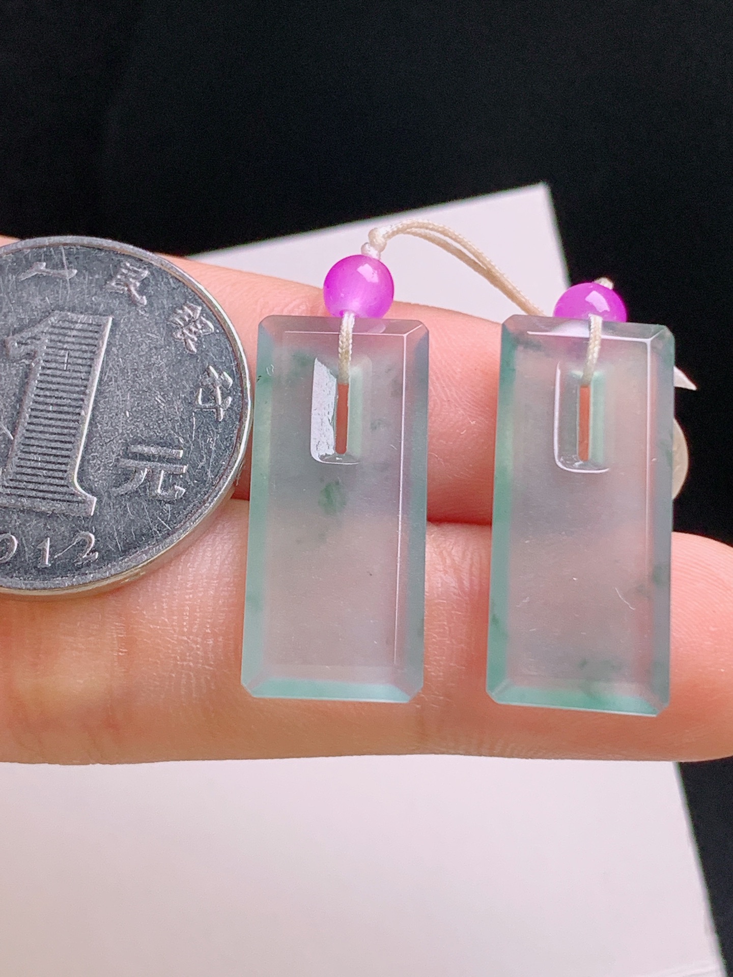 ️ 冰种无事牌一对，清透起光，紫珠点缀，寓意平安显贵 裸石24.8-10.8-2.7 49