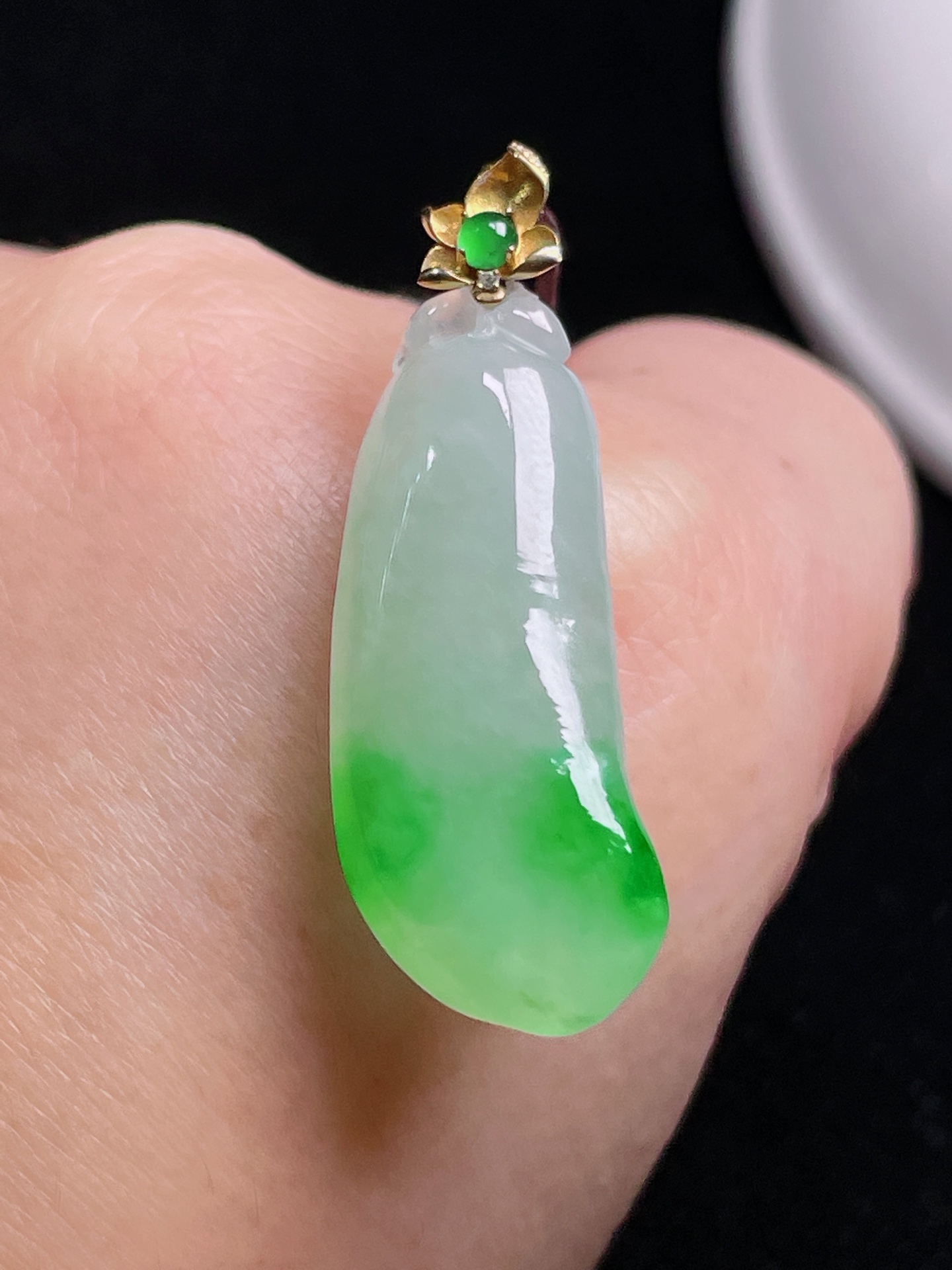️ 飘绿福瓜 花色惊艳 起胶色绿 裸石：30.7/13/7.3