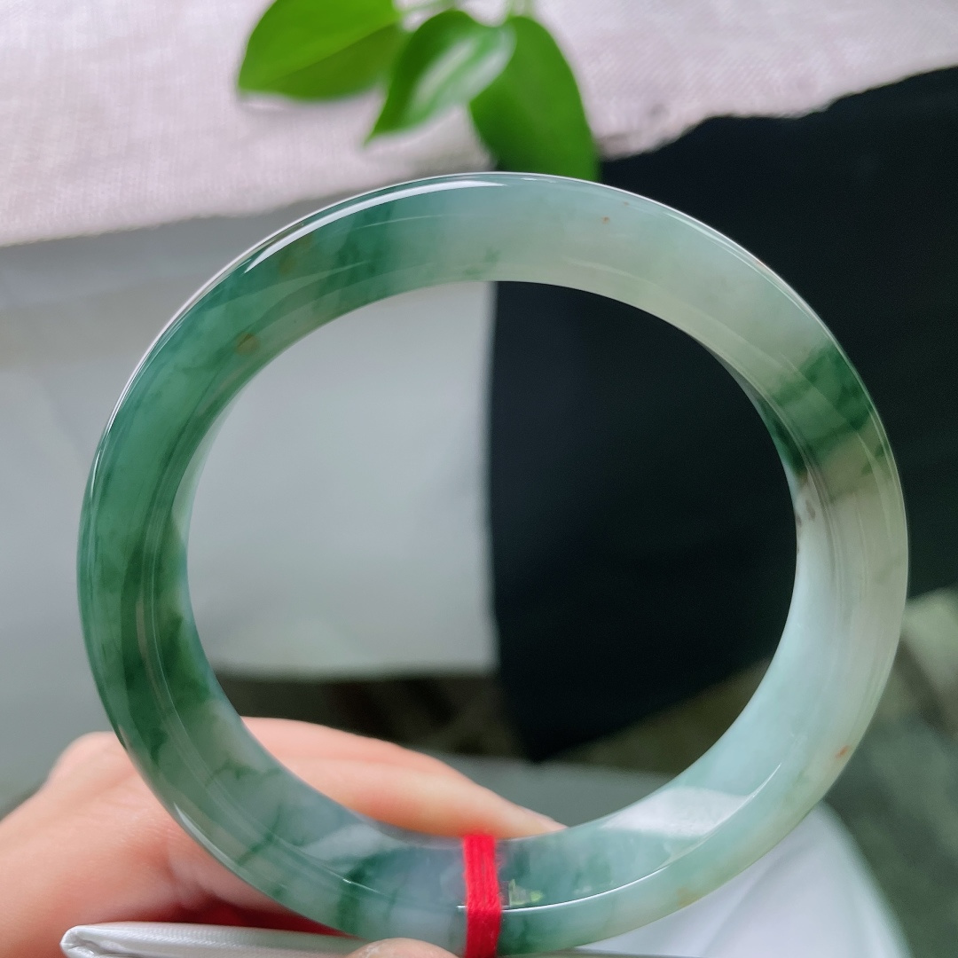 60.1/12.4/8.8，飘花正圈，无裂，一点杂质，底色温润，大片墨绿飘花随性舒展，像天然水墨画卷，胶感饱满，大气有韵味。ss59417a