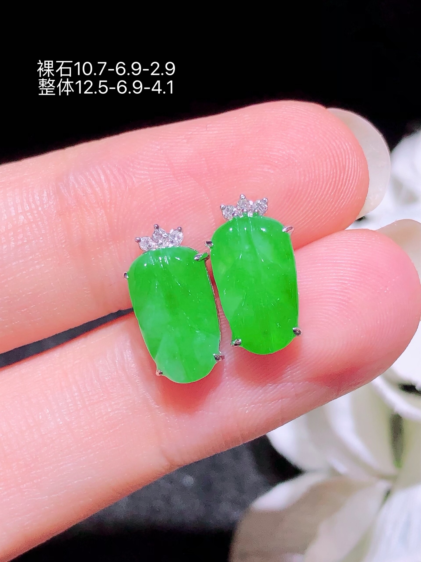 ️18K金镶 冰绿树叶耳钉 无裂 水润色艳 品相饱满 苹果拍摄，实物更好看，10.7-6.9-2.9
