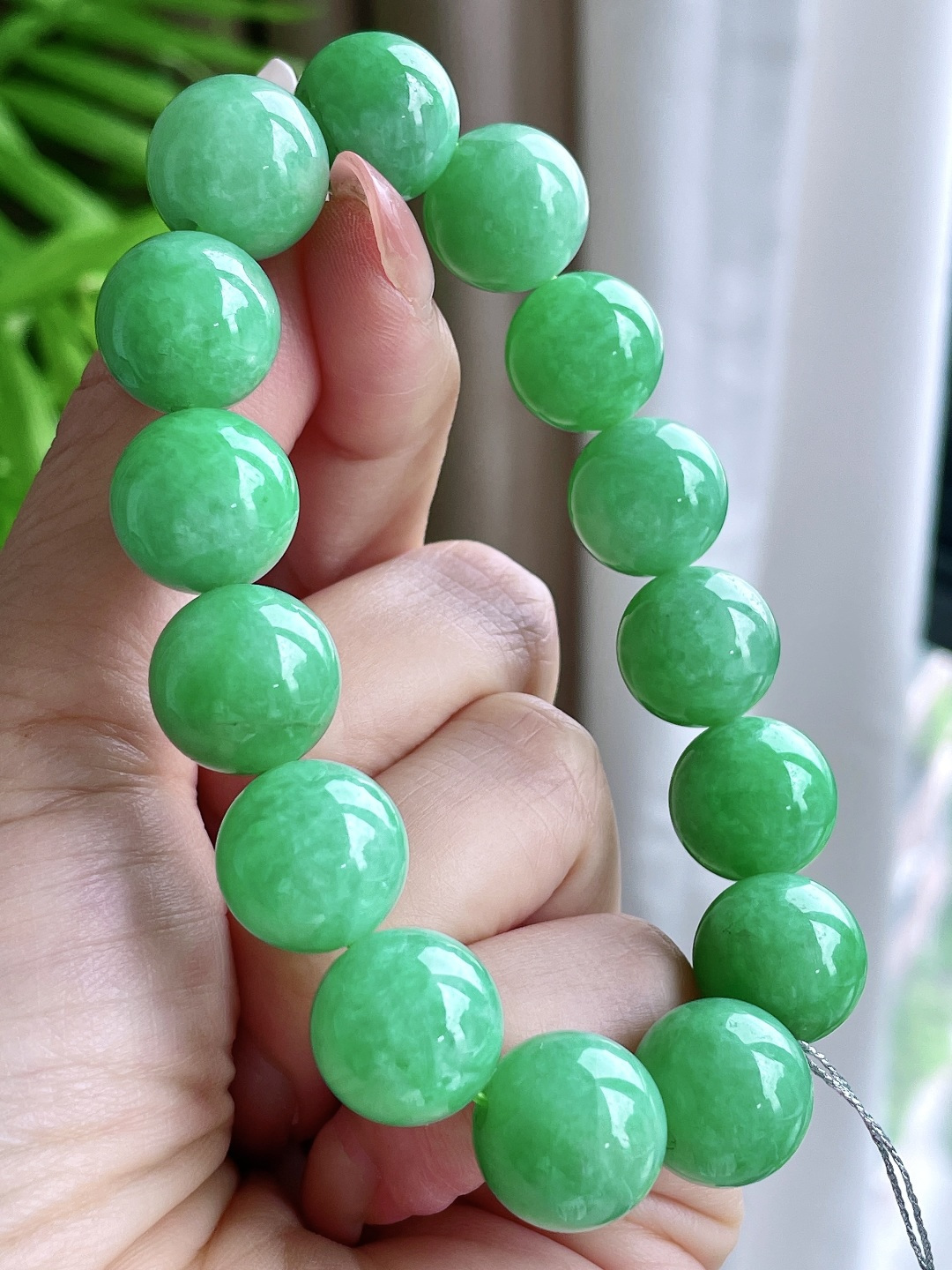 【珠子】阳绿手链圆珠珠子手链 【说明】缅甸 性比高 【尺寸】13.7mm 【重量】70克