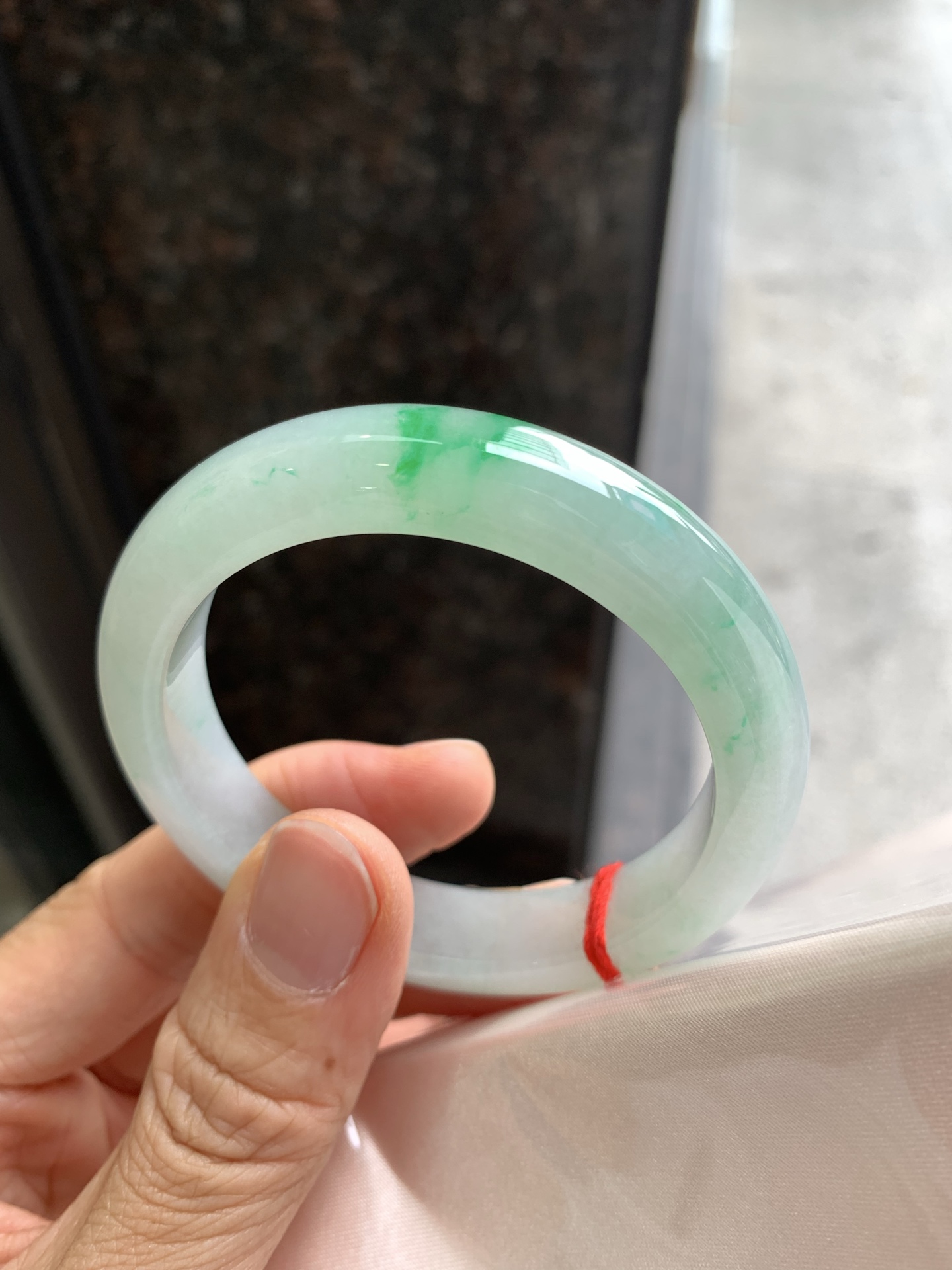 正圈飘绿 微细纹 尺寸：51.8/11.1/8.2 小圈口