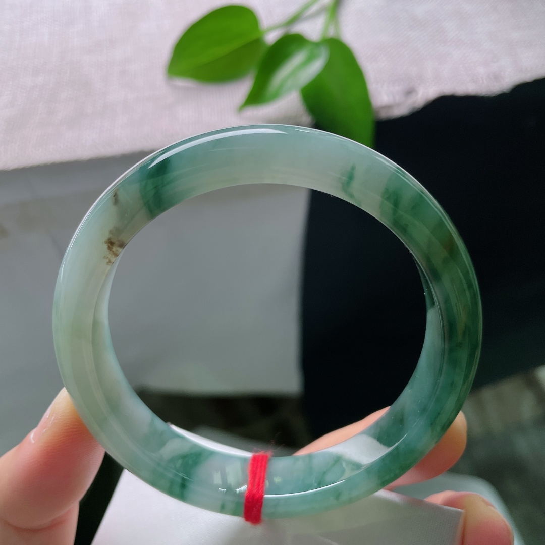 60.1/12.4/8.8，飘花正圈，无裂，一点杂质，底色温润，大片墨绿飘花随性舒展，像天然水墨画卷，胶感饱满，大气有韵味。ss59417a