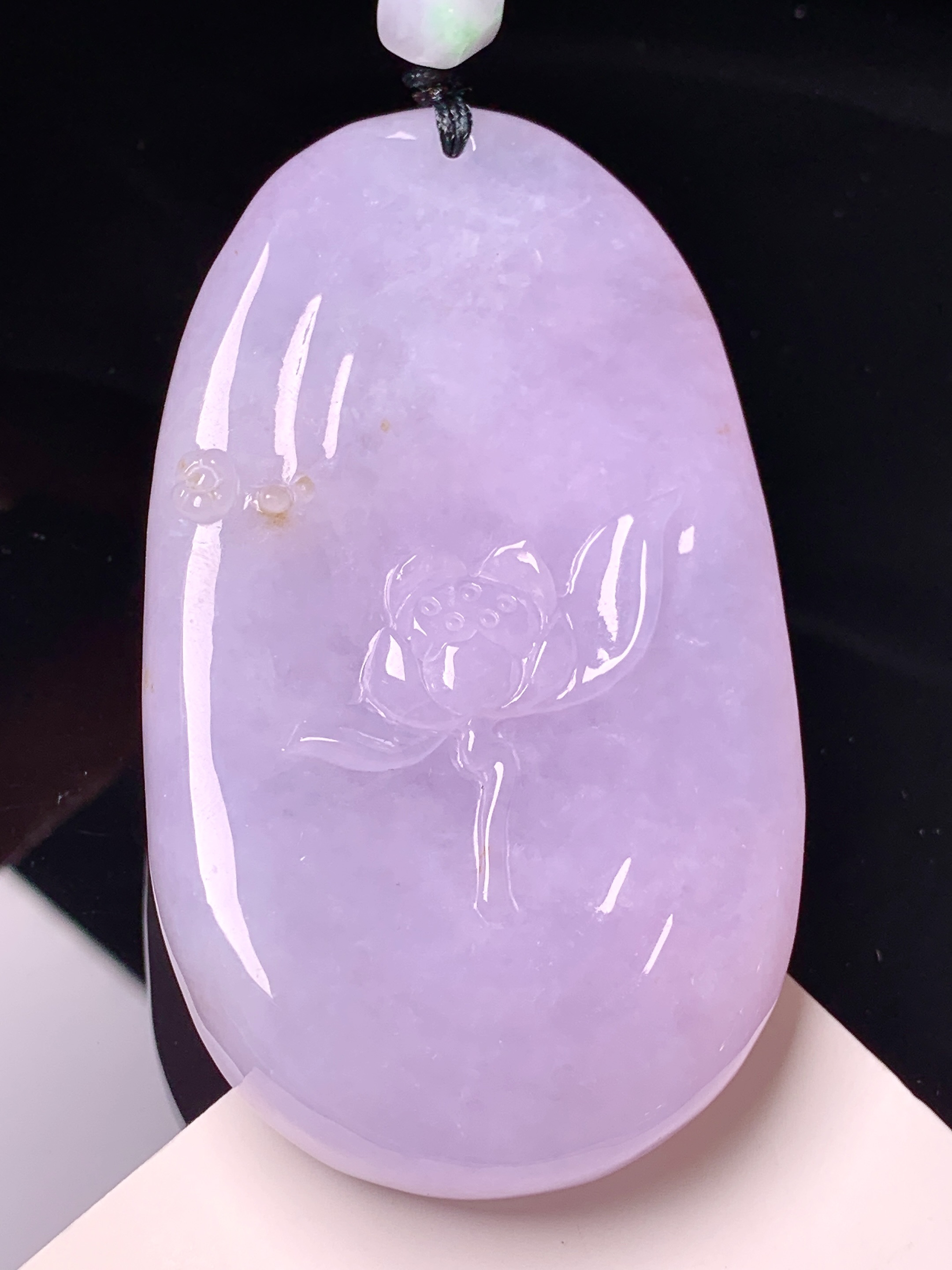 淡紫罗兰观音菩萨吊坠 玉质细腻 色泽艳丽清新 水润亮眼 整体尺寸67.2*39.6*12.8 a5