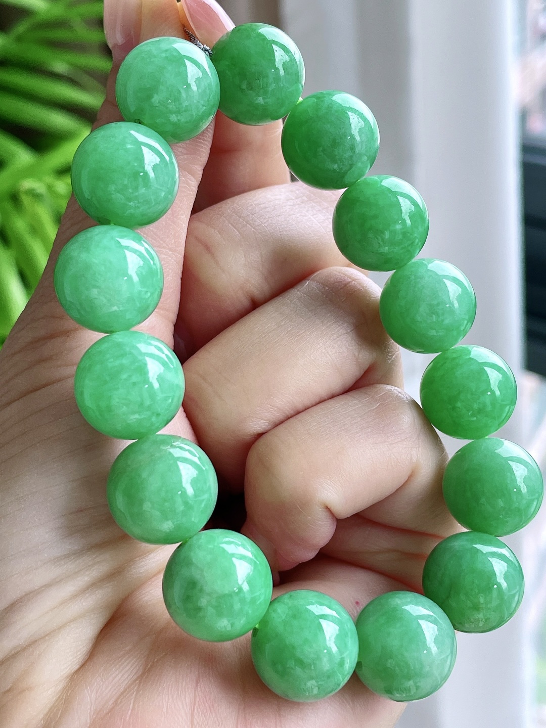 【珠子】阳绿手链圆珠珠子手链 【说明】缅甸 性比高 【尺寸】13.7mm 【重量】70克