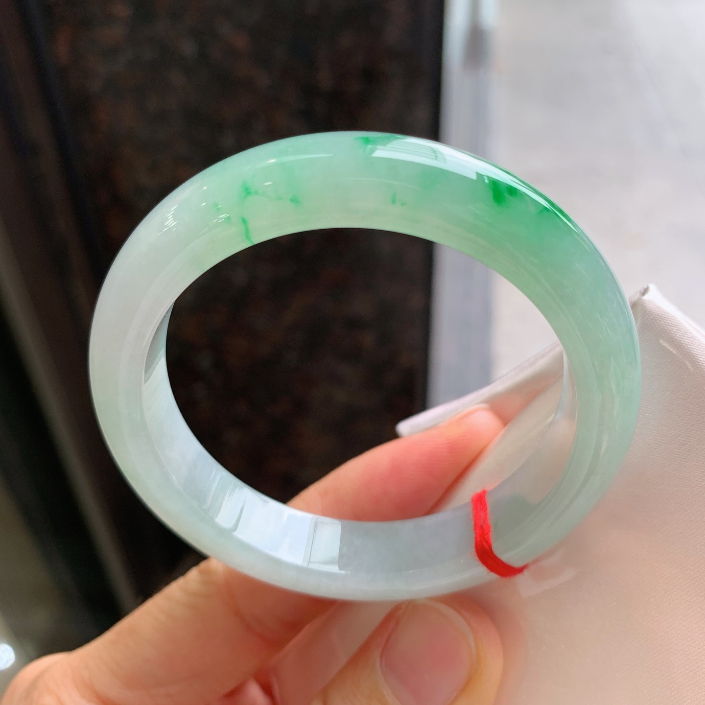 正圈飘绿 微细纹 尺寸：51.8/11.1/8.2 小圈口