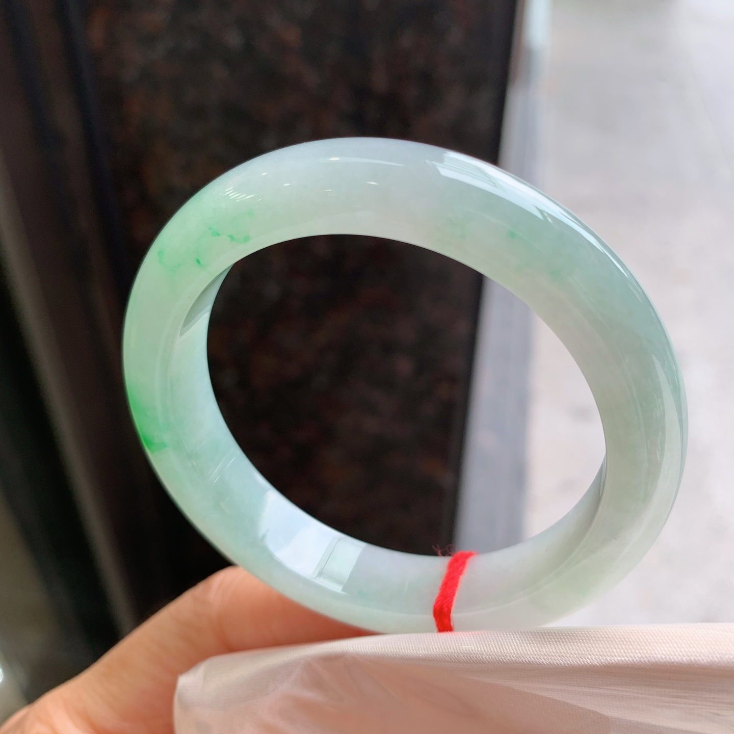 正圈飘绿 微细纹 尺寸：51.8/11.1/8.2 小圈口