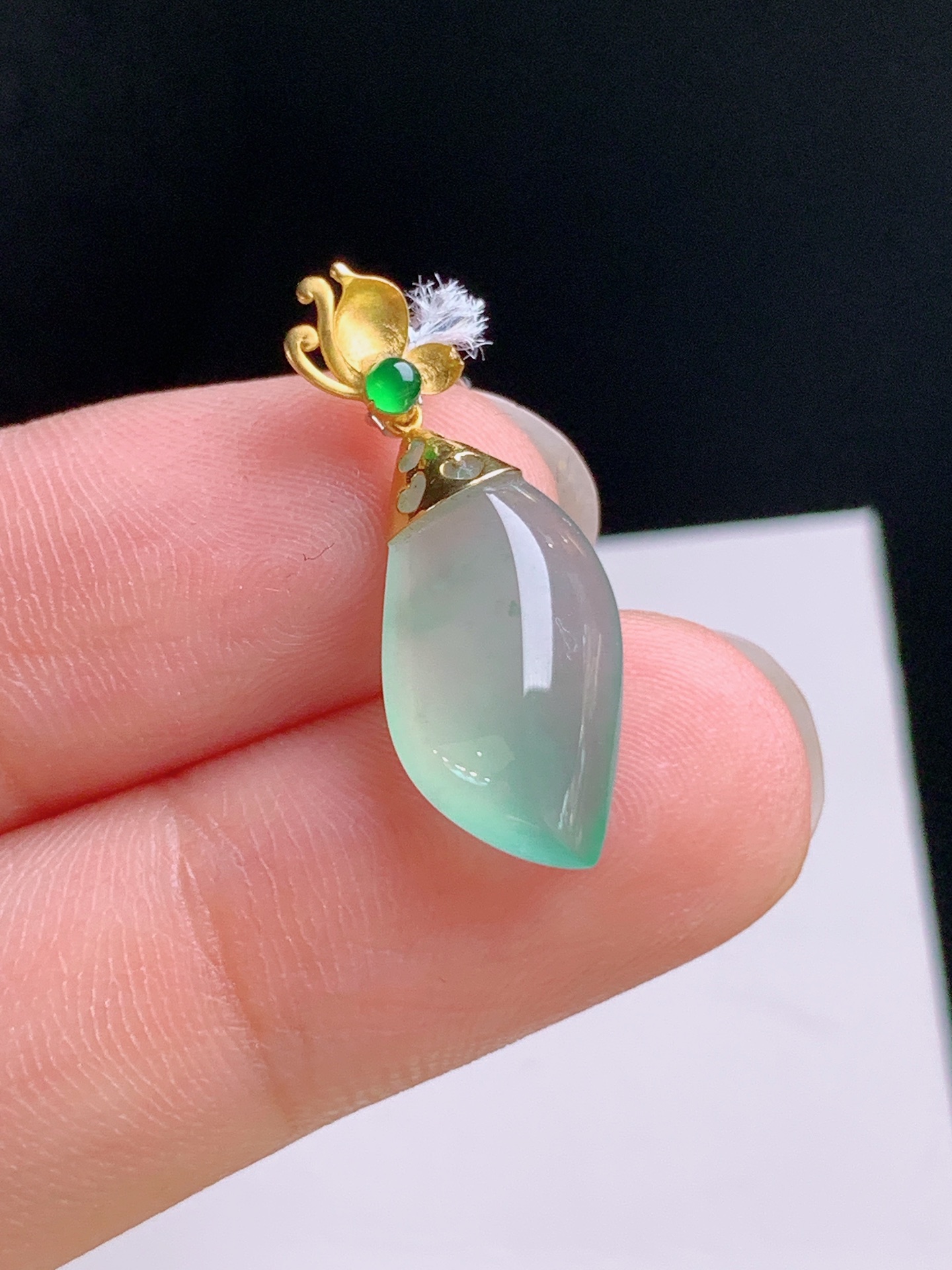 ️ 冰种随形吊坠，冰润通透，金扣设计，寓意清雅显贵 裸石16.5-9.1-4.6 整体24.1 1