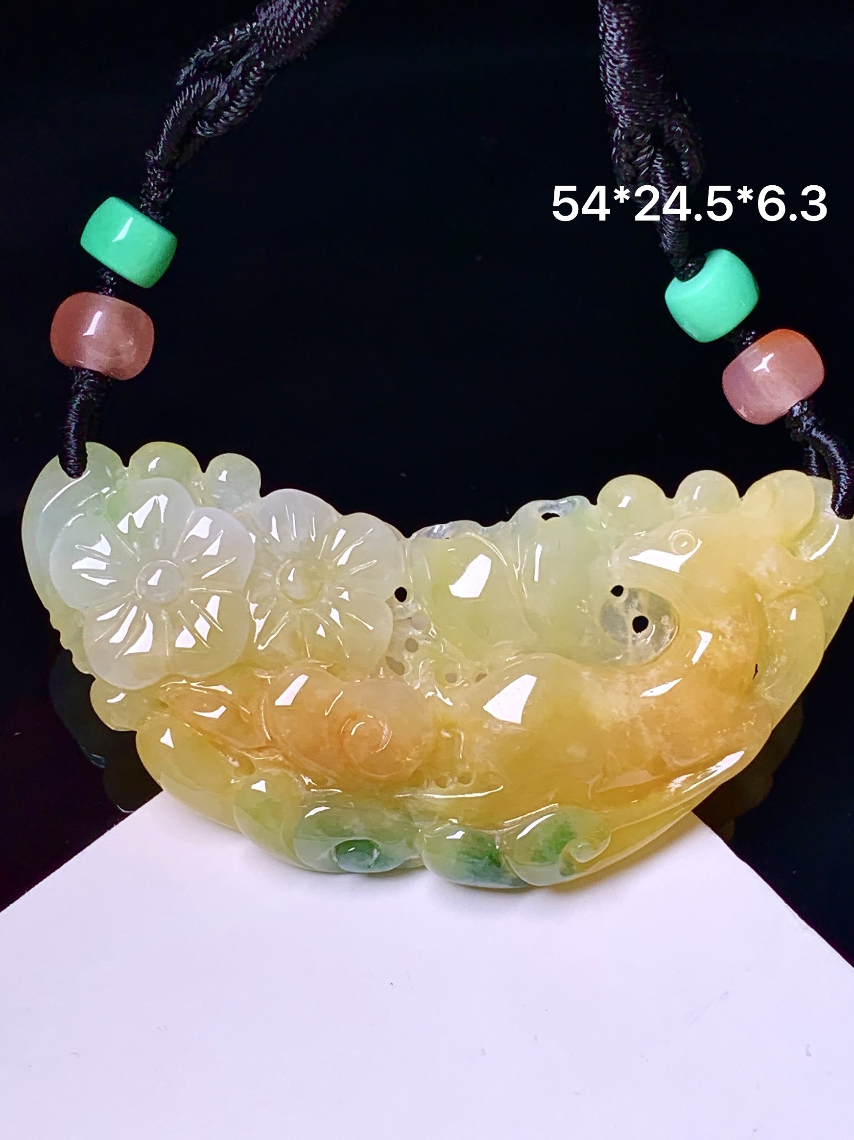 黄翡飘绿花开富贵吊坠 玉质细腻 色泽艳丽清新 水润亮眼 整体尺寸54*24.5*6.3 w1