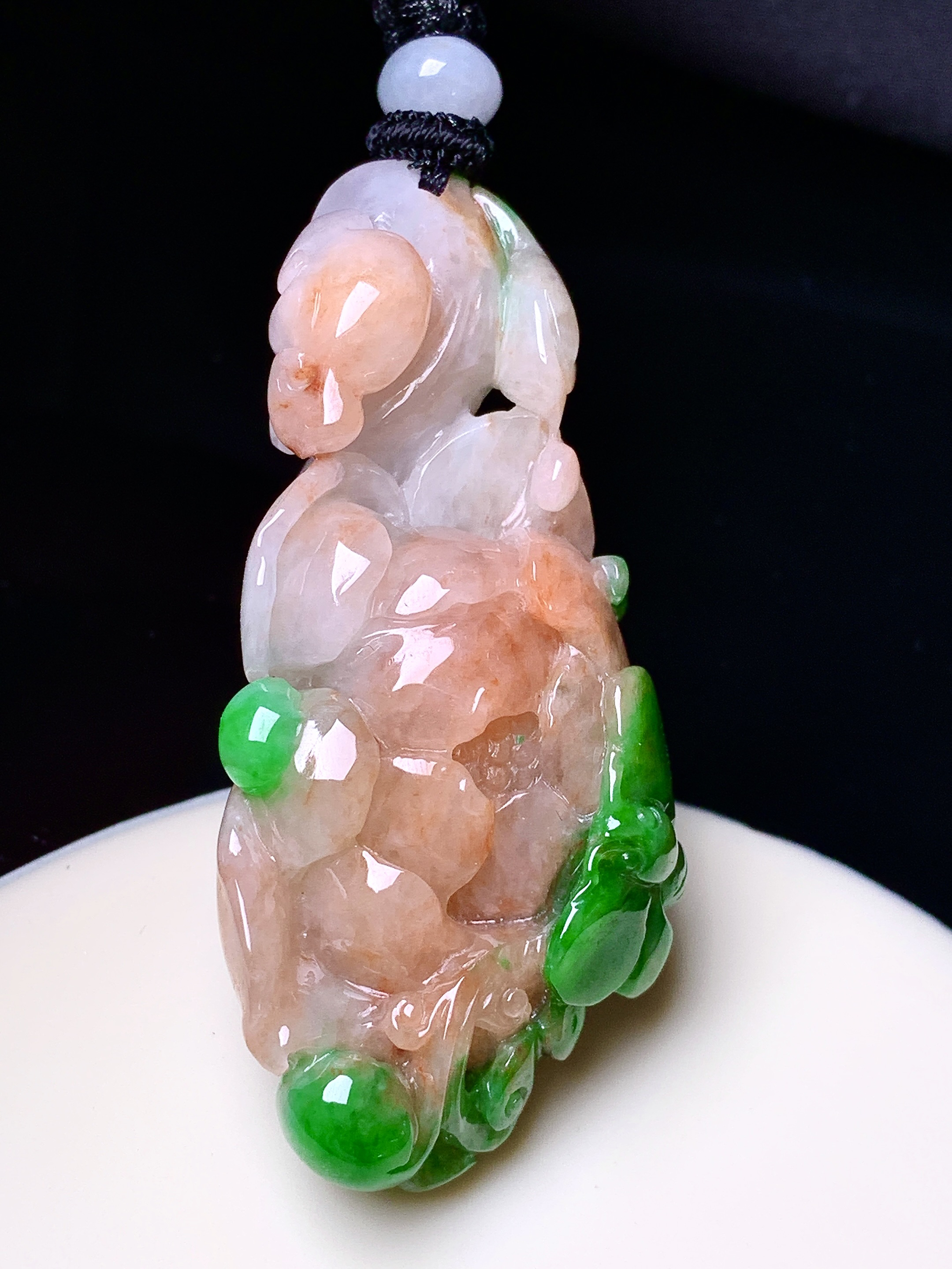 红翡飘绿花开富贵吊坠 玉质细腻 色泽艳丽清新 水润亮眼 整体尺寸51.8*24*10 w1