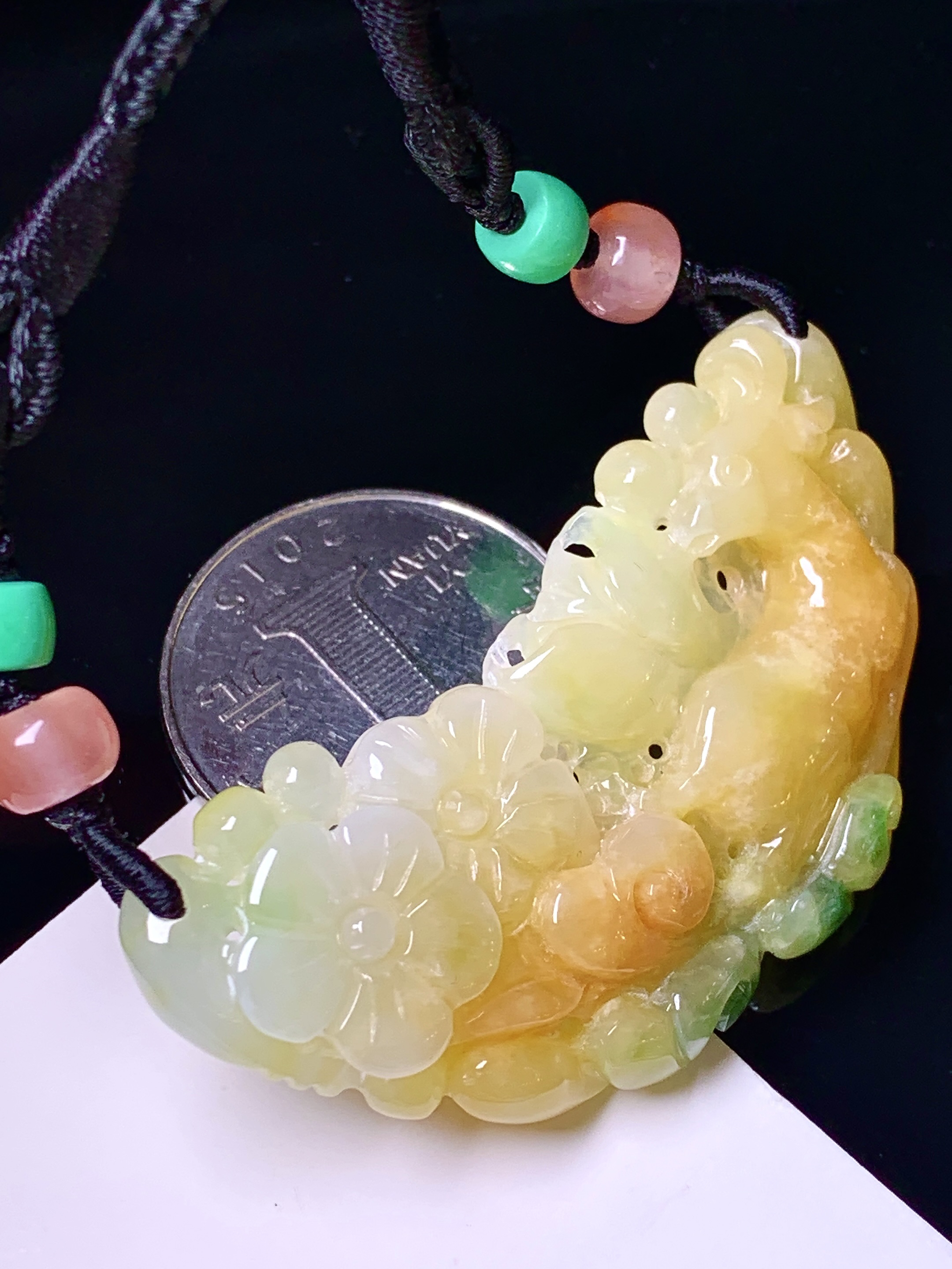黄翡飘绿花开富贵吊坠 玉质细腻 色泽艳丽清新 水润亮眼 整体尺寸54*24.5*6.3 w1