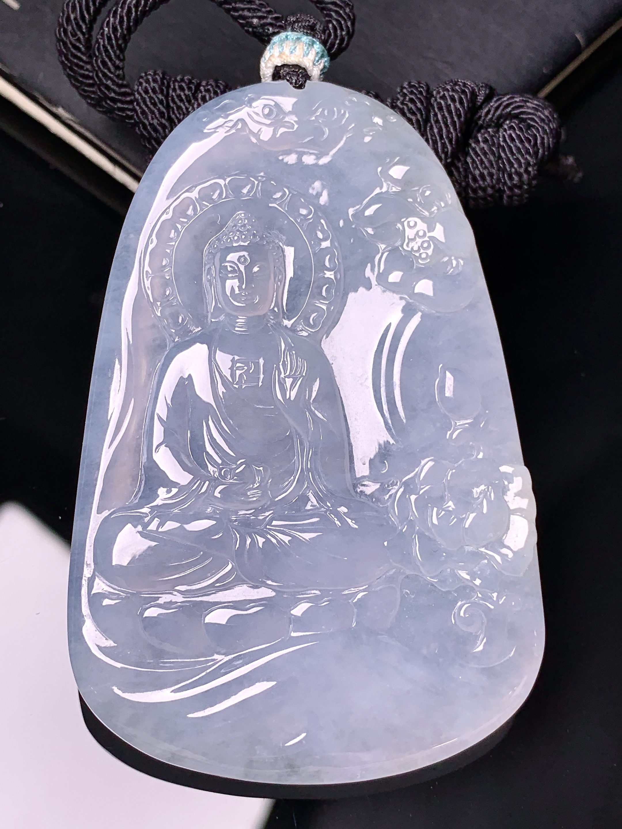 冰种大日如来佛祖吊坠 玉质细腻 色泽艳丽清新 水润亮眼 整体尺寸61*39.5*5 a5