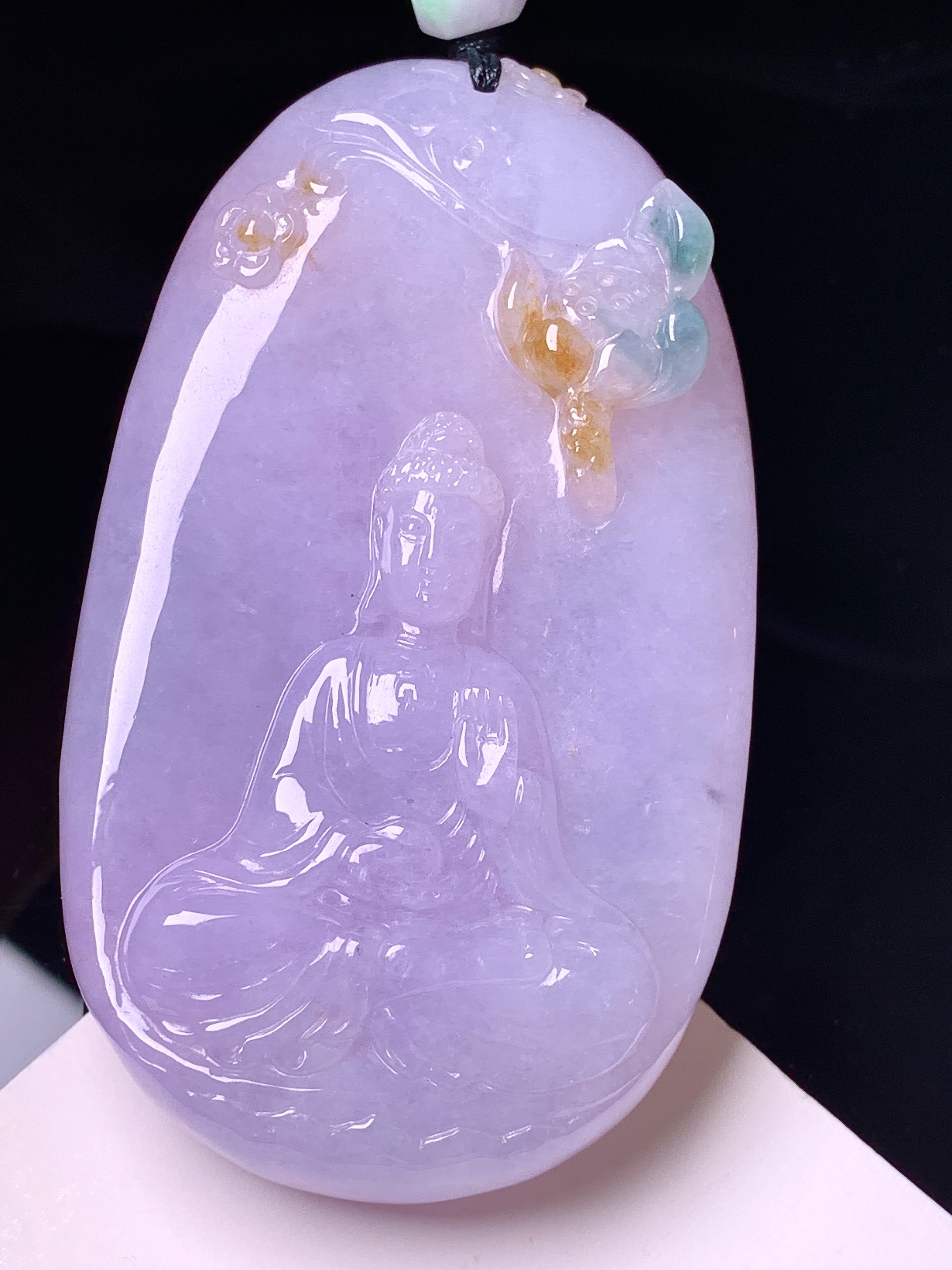 淡紫罗兰观音菩萨吊坠 玉质细腻 色泽艳丽清新 水润亮眼 整体尺寸67.2*39.6*12.8 a5