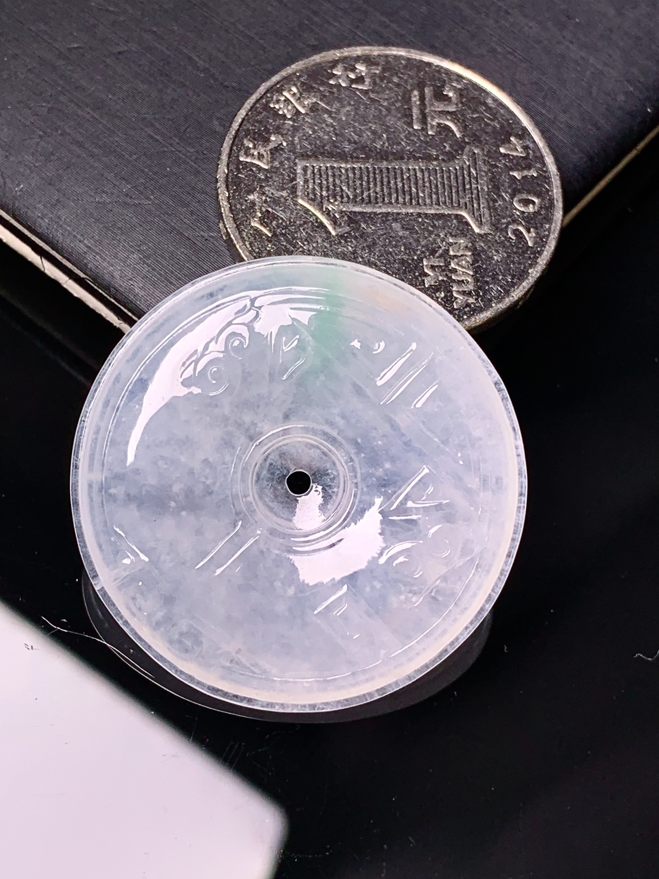 冰种仿古平安扣吊坠 玉质细腻 色泽艳丽清新 水润亮眼 整体尺寸30.5*5.5 d1