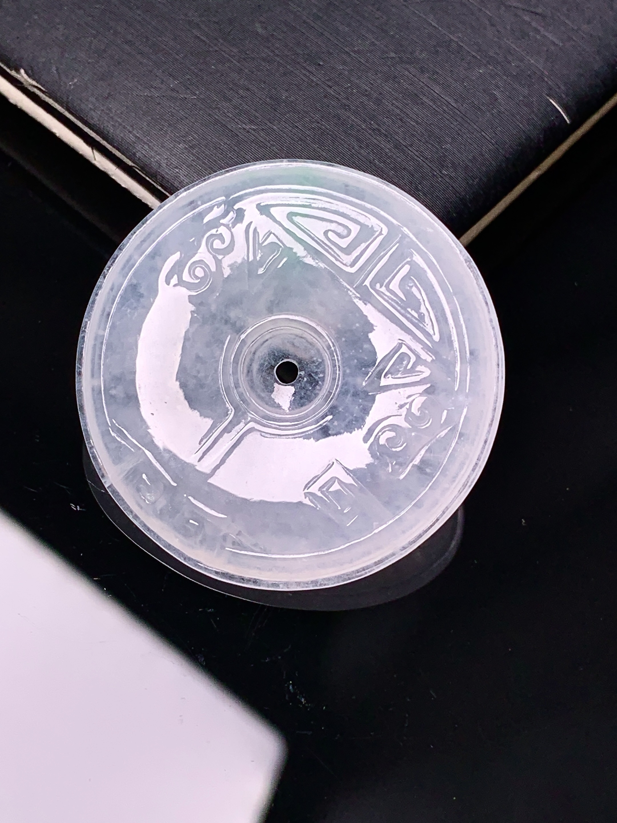 冰种仿古平安扣吊坠 玉质细腻 色泽艳丽清新 水润亮眼 整体尺寸30.5*5.5 d1