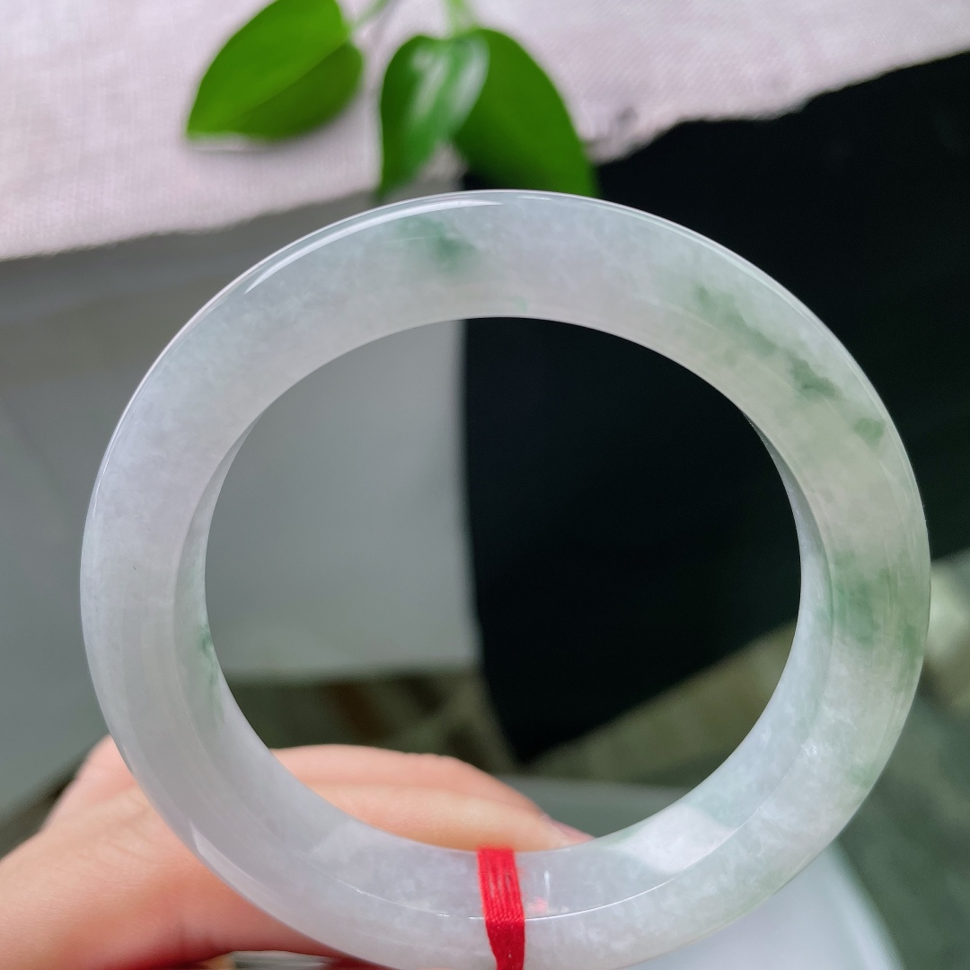 52.8/12.1/9.1，飘花正圈，晶体线，清透冰底承托写意蓝飘花，花色虚实流转，如水墨山水铺展，氛围感清冷。ss59543a