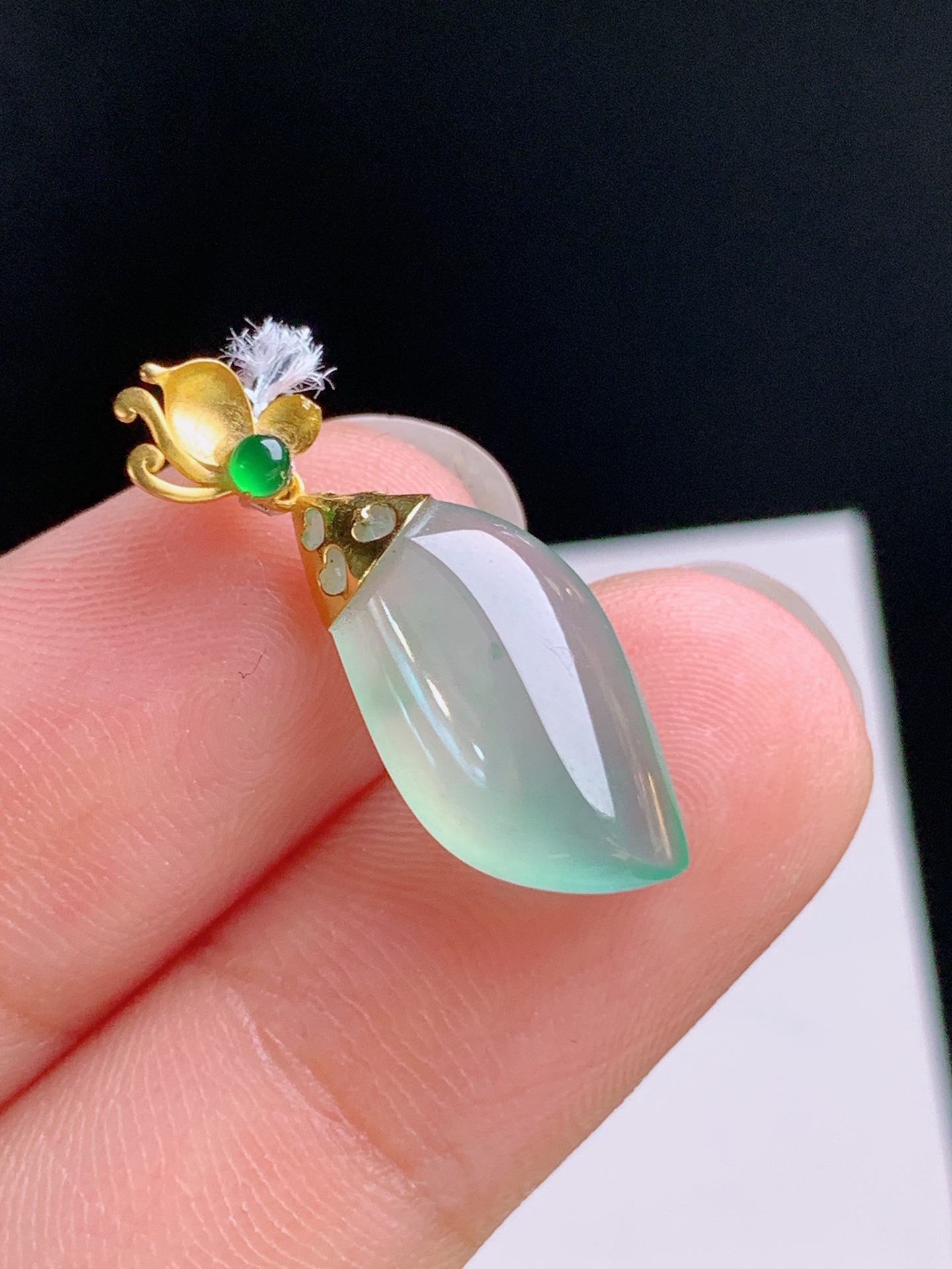 ️ 冰种随形吊坠，冰润通透，金扣设计，寓意清雅显贵 裸石16.5-9.1-4.6 整体24.1 19
