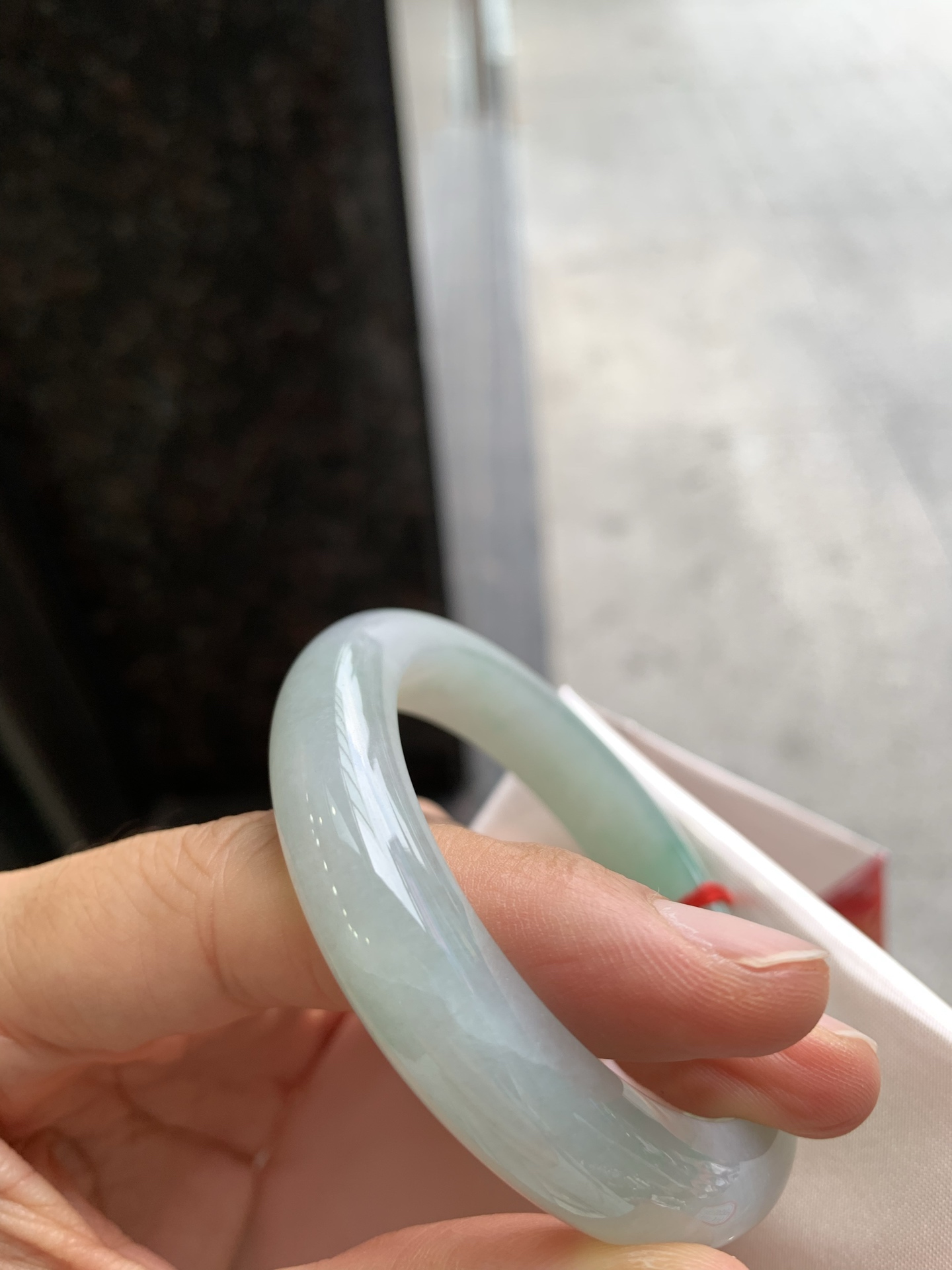 正圈飘绿 微细纹 尺寸：51.8/11.1/8.2 小圈口