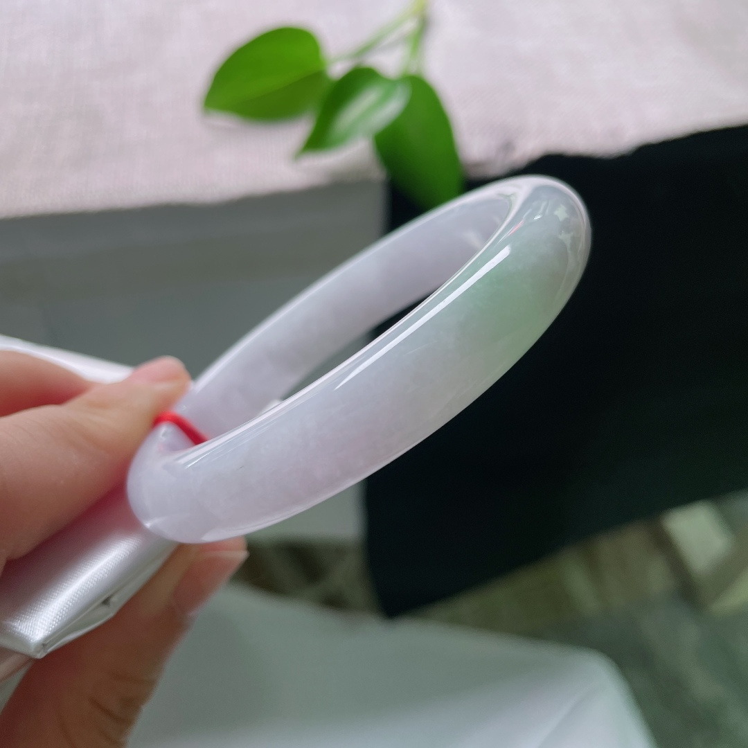 56.9/11.4/8.5，春彩正圈，晶体线，朦胧淡紫为底，一隅清新翠色温柔晕染，紫韵清雅，翠色鲜活，气韵温婉动人。ss59577a
