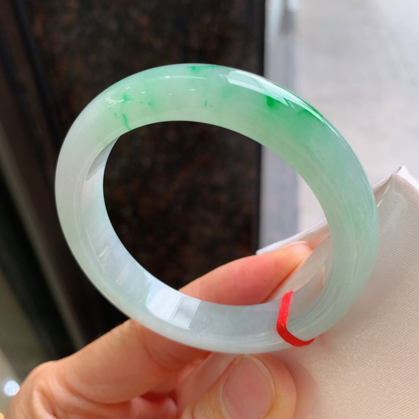 正圈飘绿 微细纹 尺寸：51.8/11.1/8.2 小圈口
