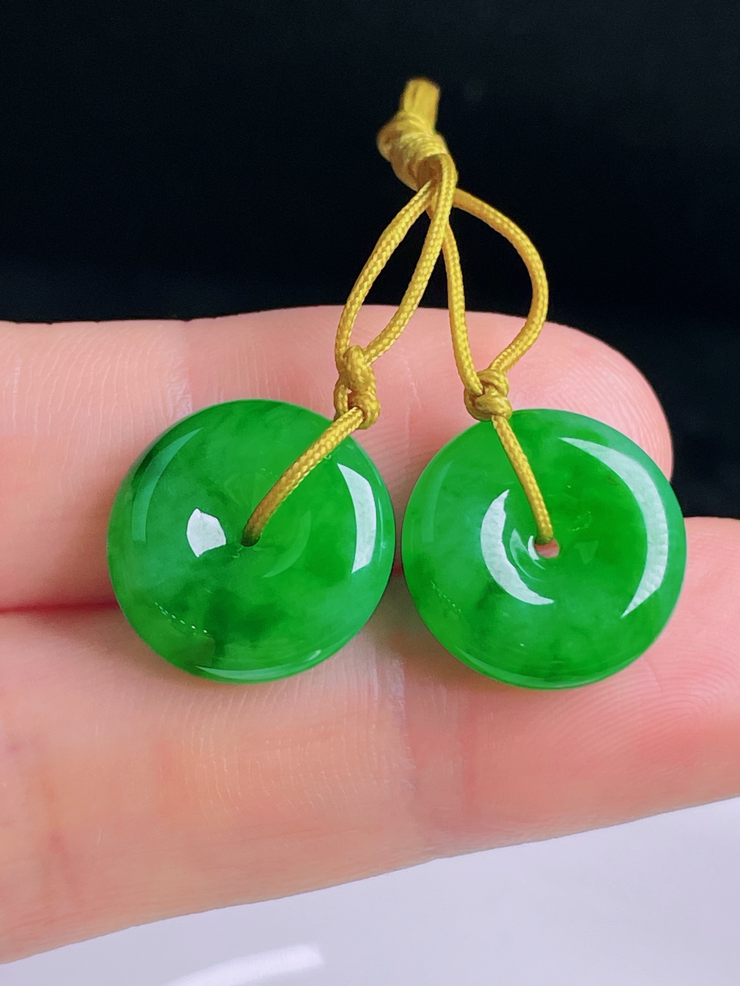 ️辣绿耳坠，老种起光，细底通透，尺寸：15/4.8mm0926