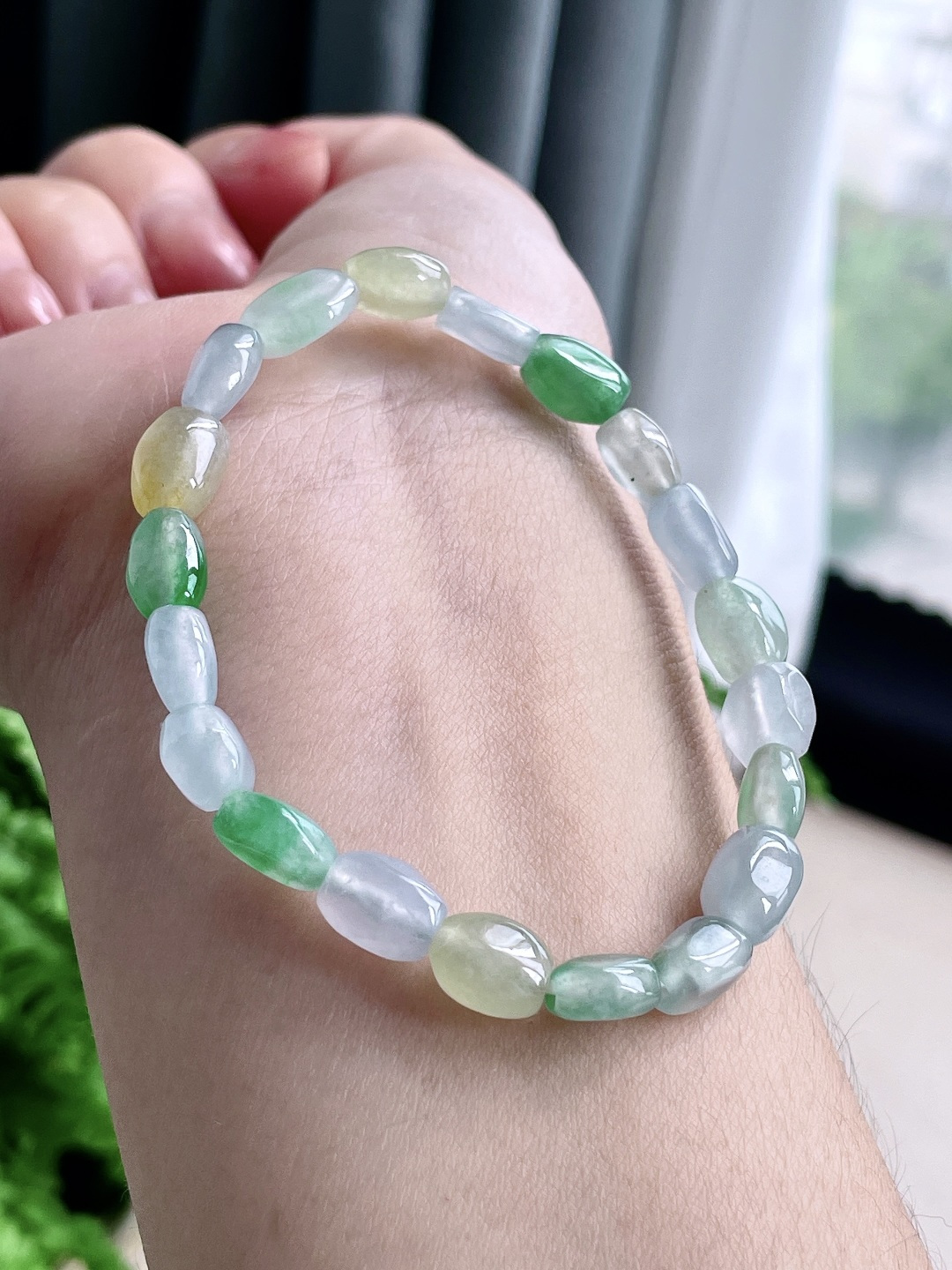 【珠子】冰多宝手串随形珠手串 【说明】缅甸 性比高 【尺寸】9-5.4-5.7mm 【重量】11.7克