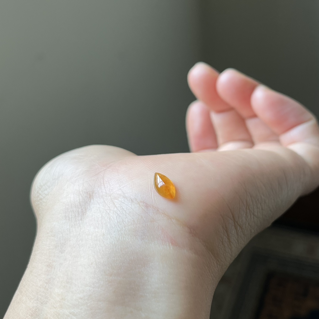 冰红翡马眼裸石，种水好，色阳，冰透无裂，尺寸10×5.2×2.7，代镶嵌，参考图7