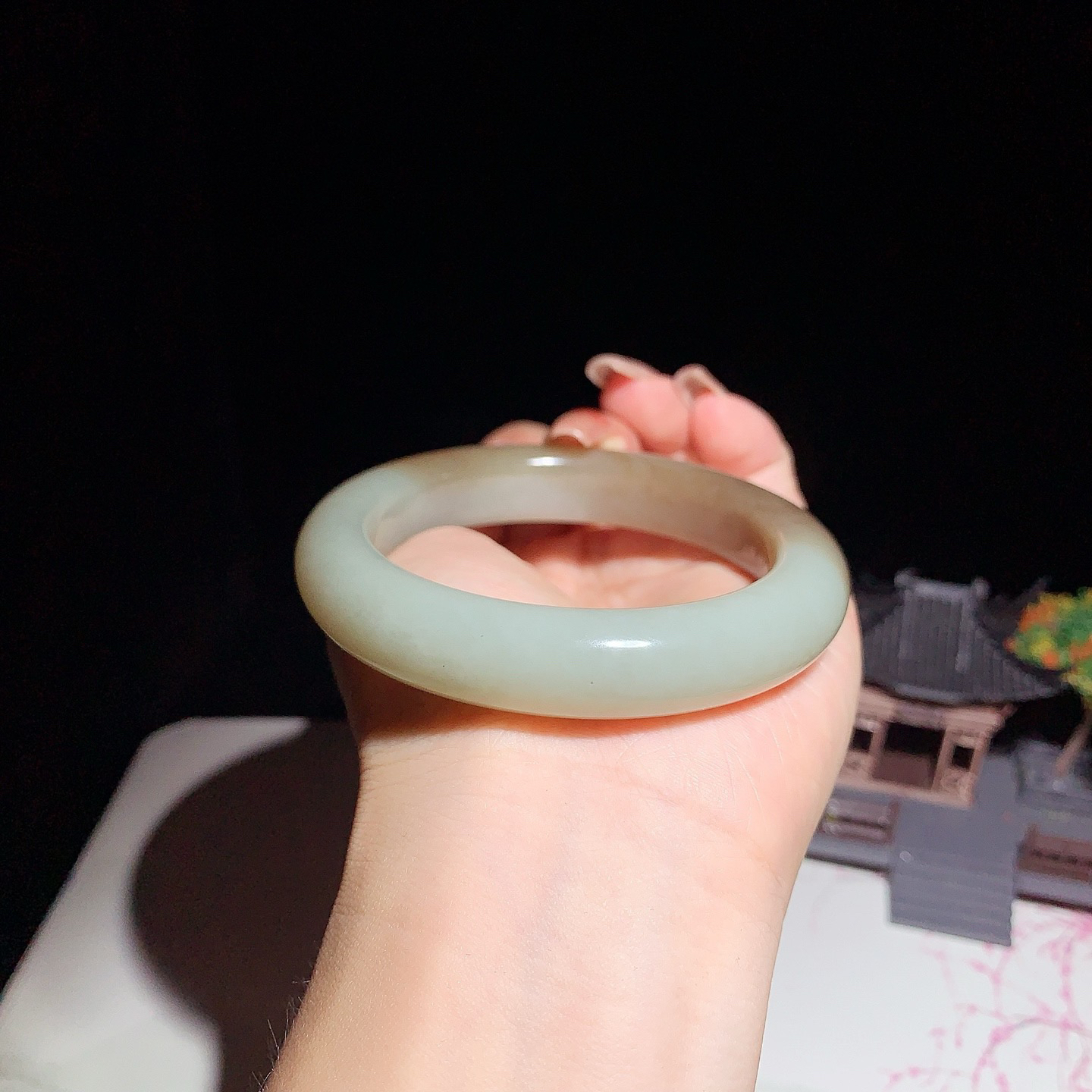 和田玉56圈口且末糖手镯！玉质细腻油润 底色纯净 无裂无棉 脂粉好，品质高