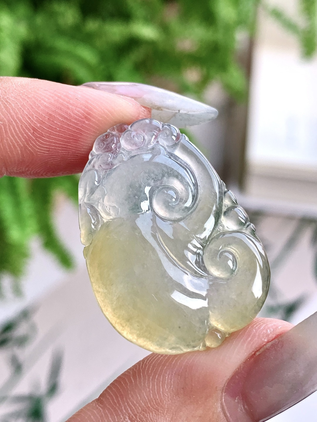 【裸石】️冰飘黄翡如意吊坠 【说明】缅甸 性比高 【尺寸】32.2-23-5 【重量】6克