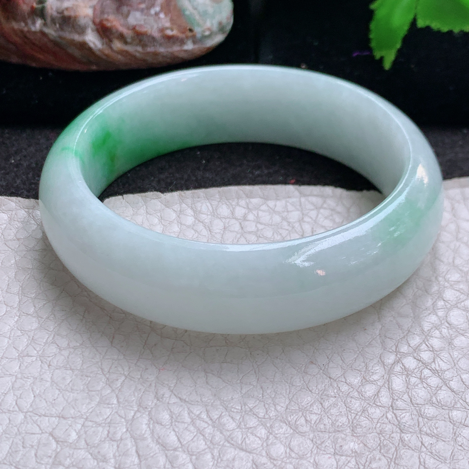 js小圈口53*15.8*8轮胎镯 缅甸翡翠a货玉手镯高品质飘绿宽边玉手环