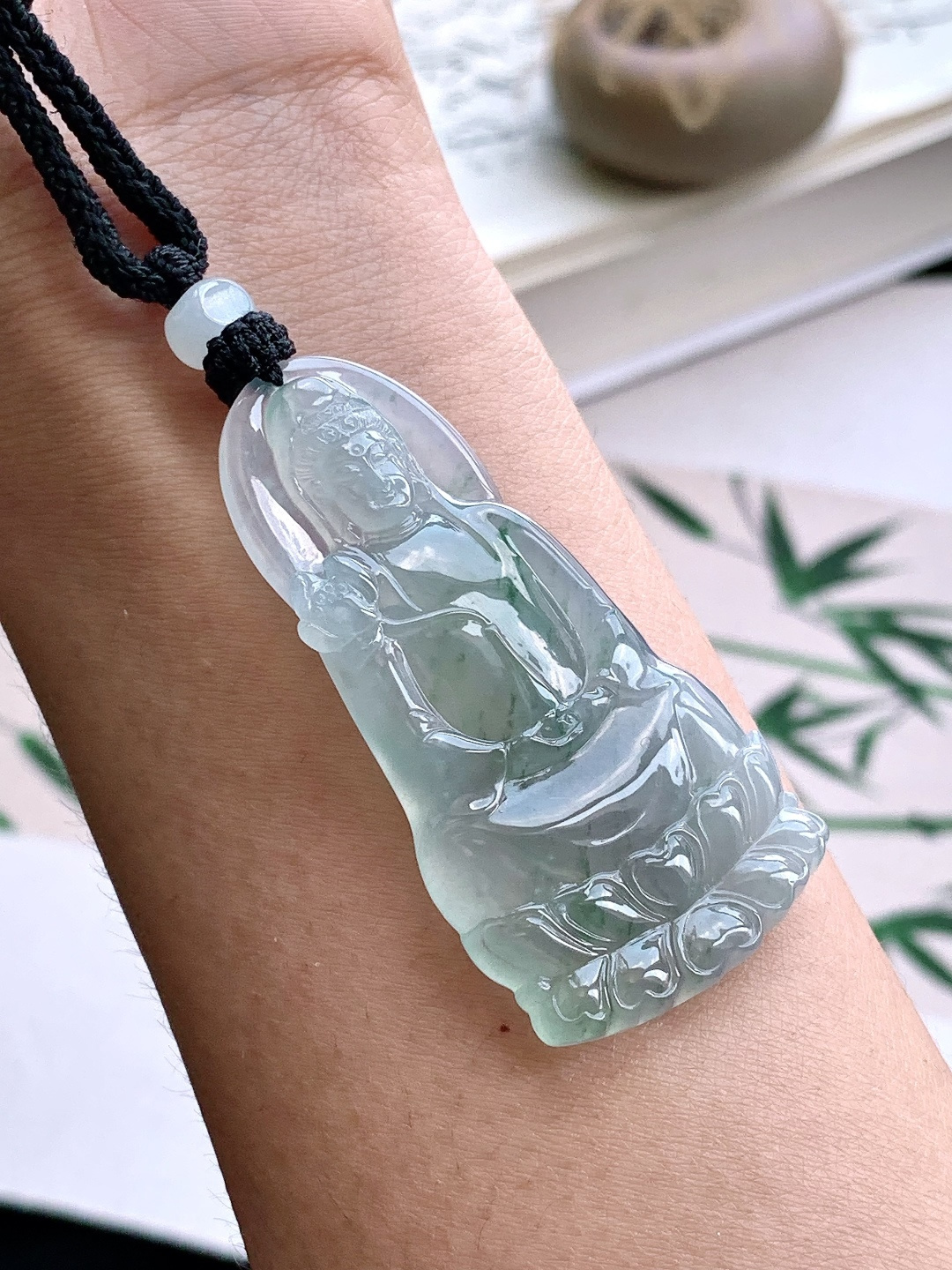 【裸石】️冰种飘花大势至观音持莲观音吊坠 【说明】缅甸 性比高 【尺寸】57.4-30-5.5 【