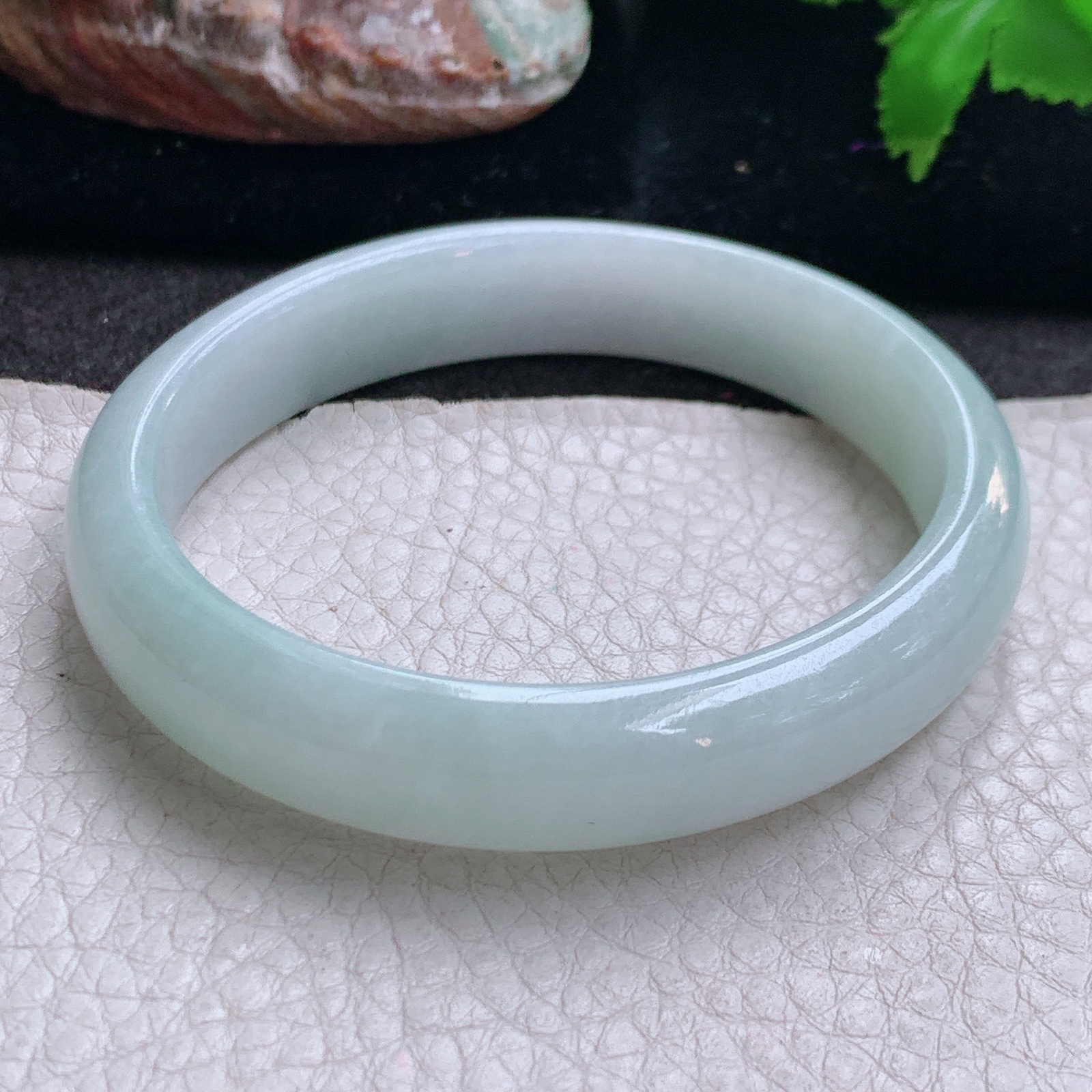 js大圈口60*53.5*12.2*6.8贵妃镯 缅甸翡翠a货玉手镯浅绿蛋形玉手环
