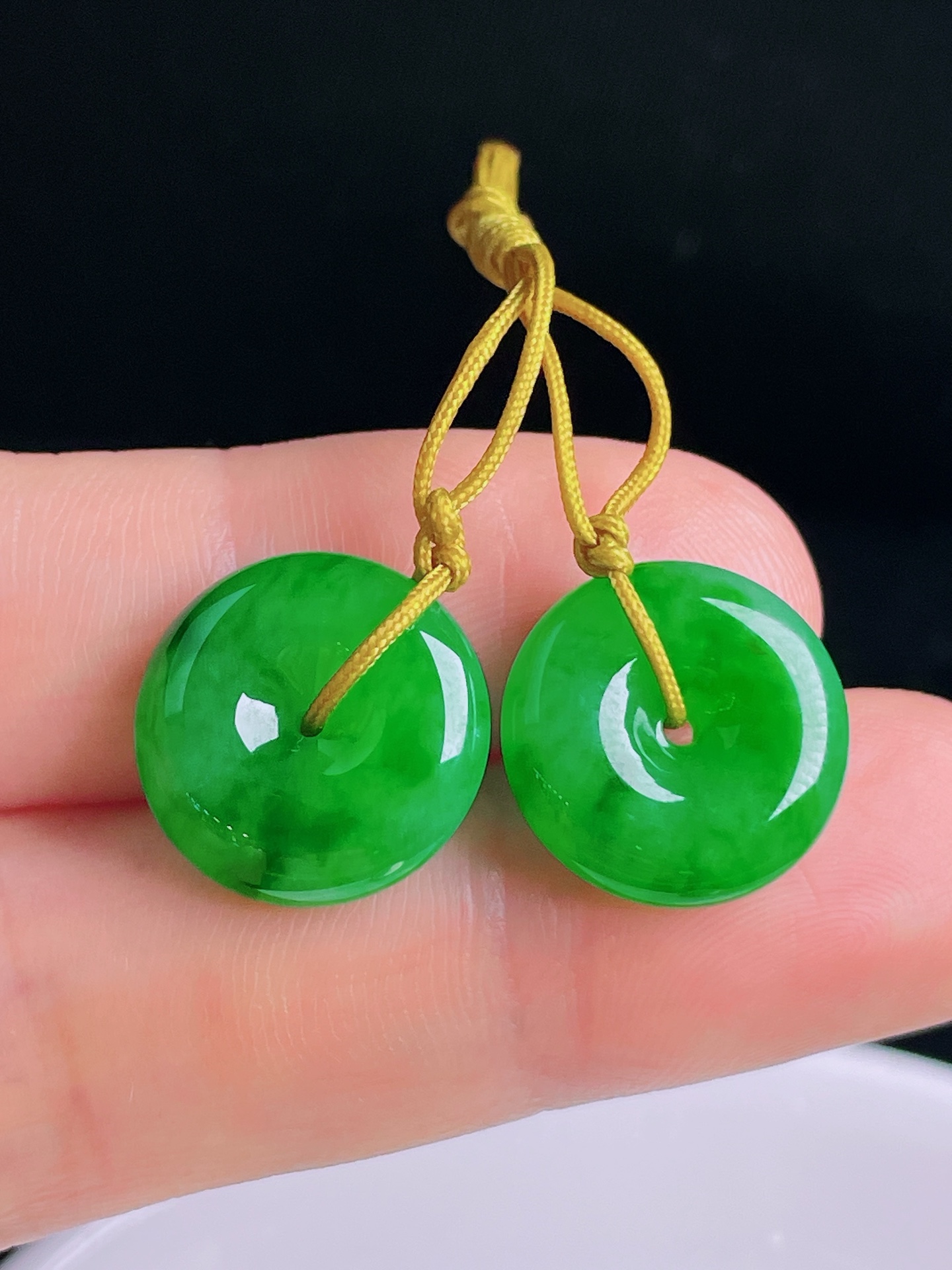 ️辣绿耳坠，老种起光，细底通透，尺寸：15/4.8mm0926