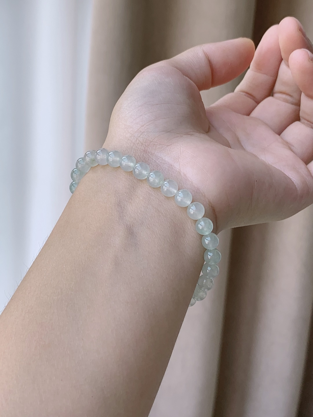 【珠子】冰晴水手串圆珠珠子手串 【说明】缅甸 性比高 【尺寸】5.8mm 【重量】11.8克