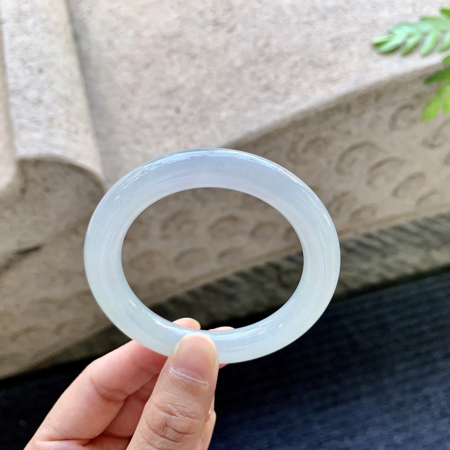圆条50 51 圈口51.1/9.5/9.5 编码C5092624 细糯底色，水润，种老，细腻，打灯有棉线